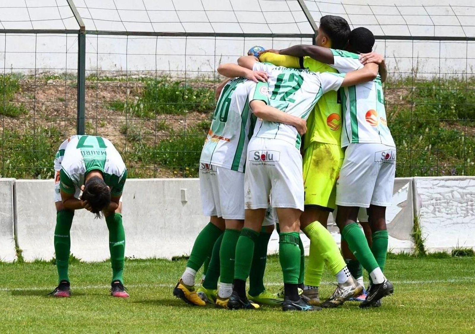 El Antequera celebra un gol.