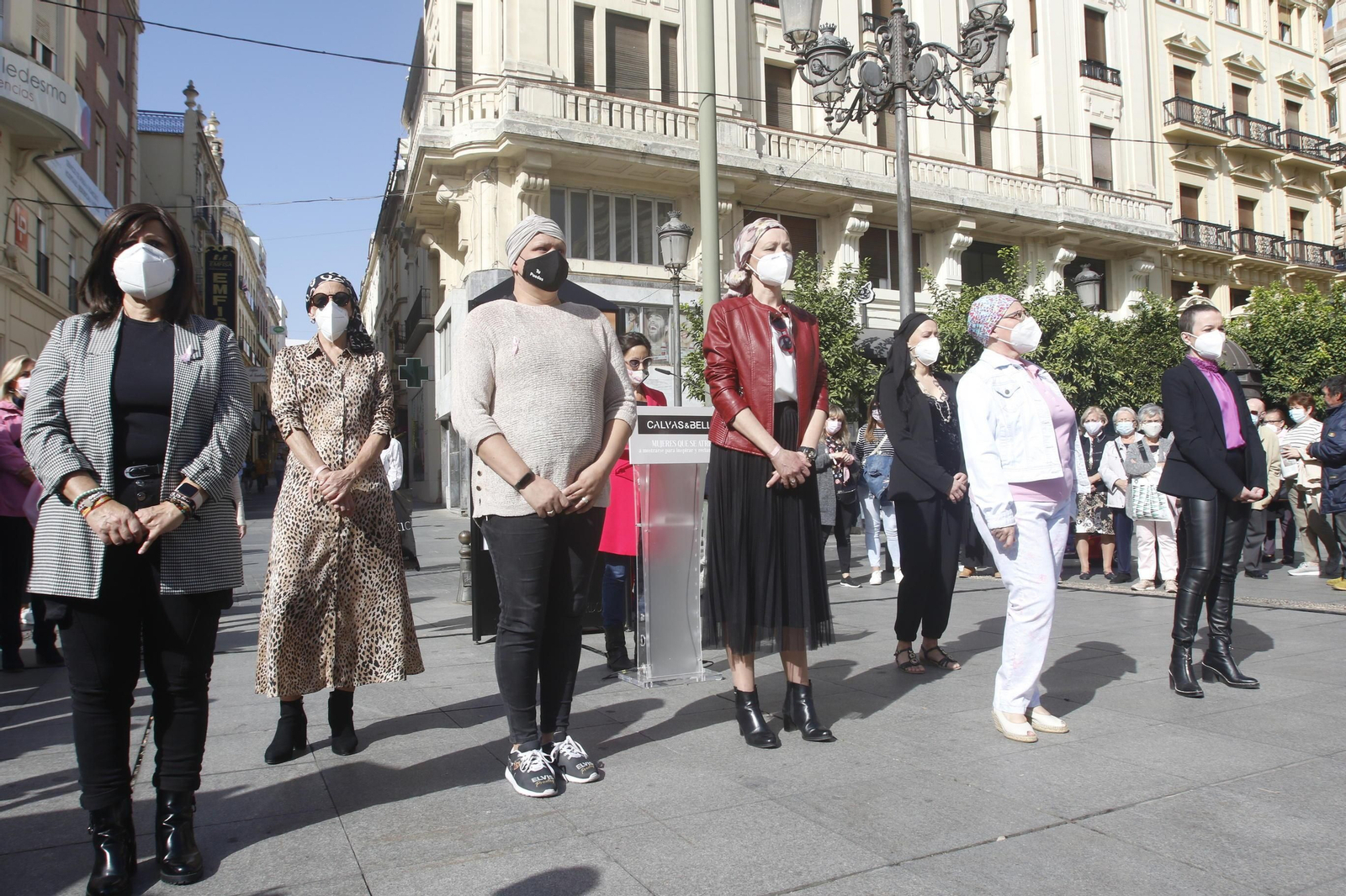 La celebración del Día Contra el Cáncer de Mama en Córdoba, en fotografías