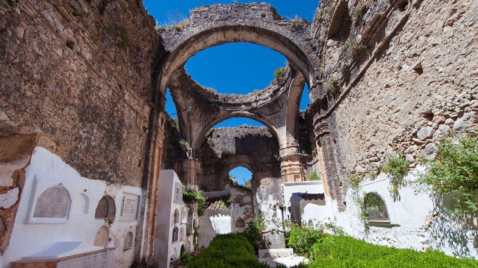 Este es el cementerio de Villaluenga del Rosario (Cádiz)