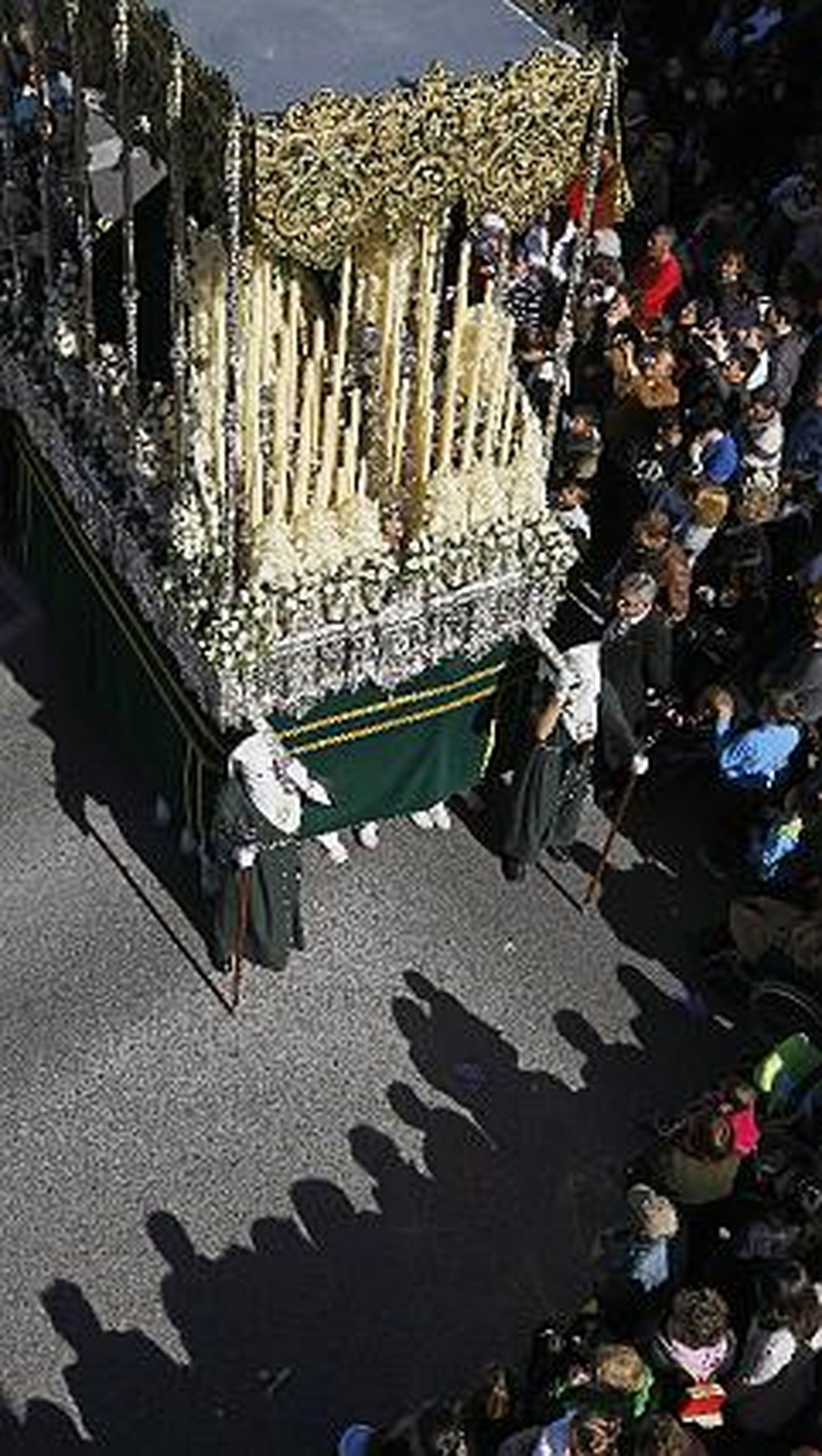 Salida de la hermandad de la Oración en el Huerto de la iglesia de San Severiano.

Foto: Julio Gonzalez