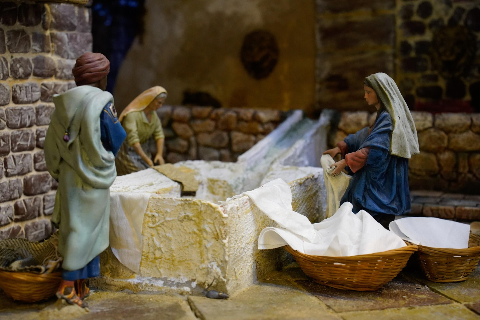 Lavanderas en el Belén de la Asociación de Belenistas de Algeciras `Oro, Incienso y Mirra´, en la Sala del Mercado Hotel Garrido.