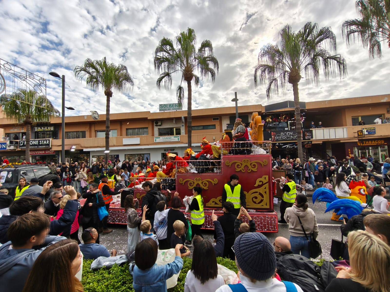 La cabalgata de Reyes Magos en Arroyo de la Miel.