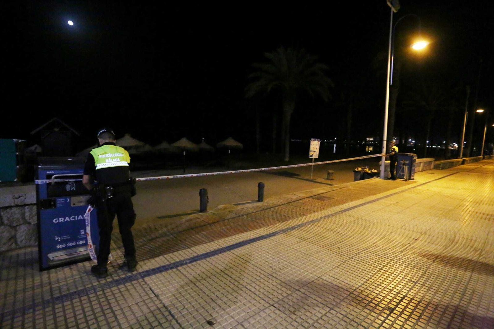 Fotos: Primera noche de cierre de playas en Málaga