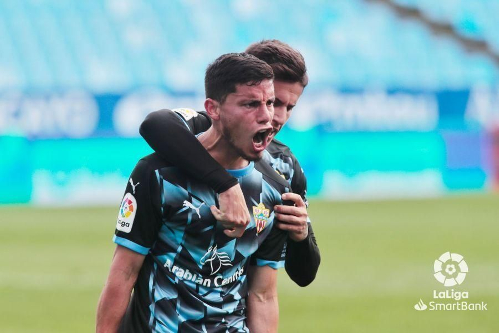 Robertone celebra el gol anulado en Zaragoza.
