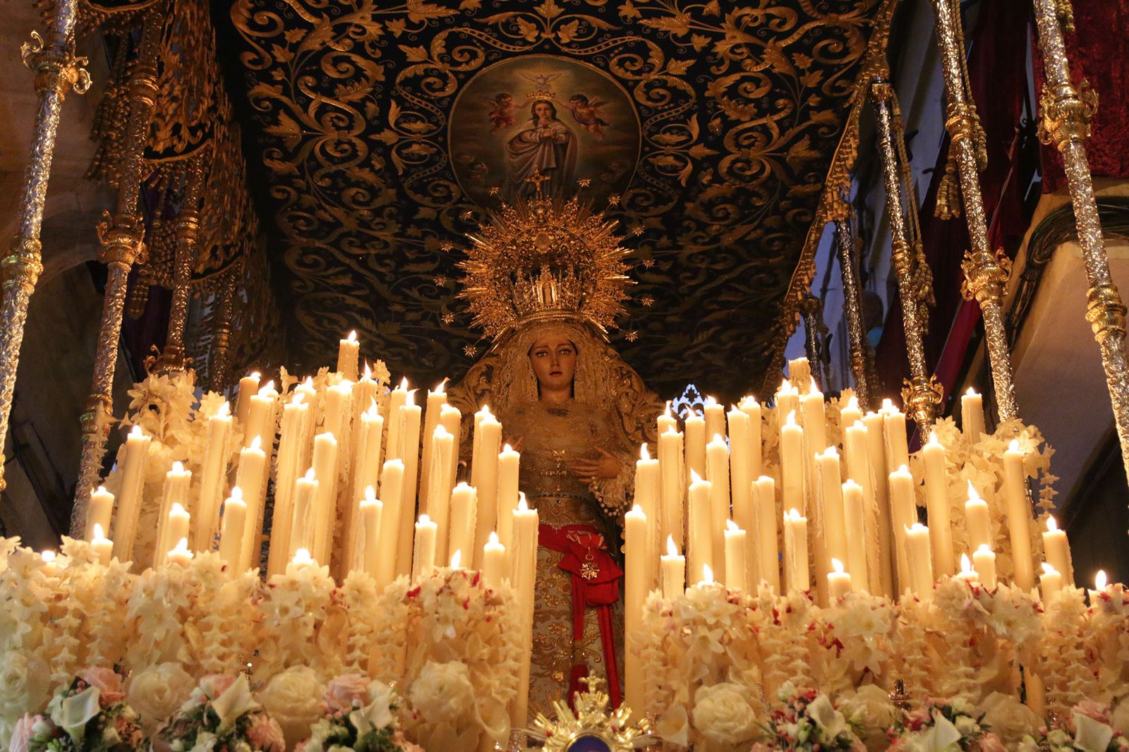 Imágenes de La Magna por las calles de Almería
