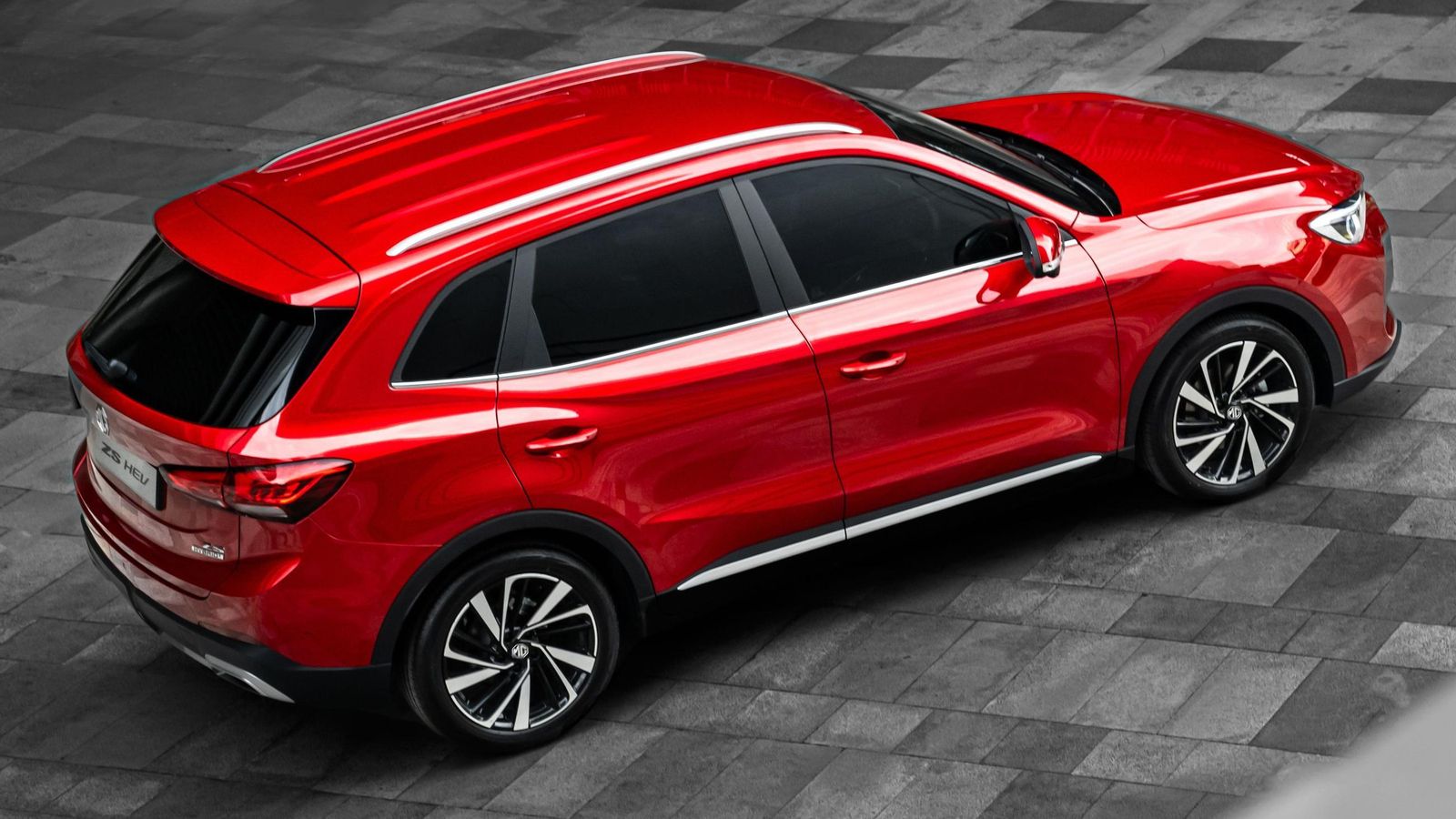 Por ahora, el SUV híbrido más asequible sería el Fiat 600 Hybrid, seguido del Dacia Duster Hybrid. Dos rivales del nuevo ZS al igual que el Toyota Yaris Cross, Renault Captur o Suzuki Vitara, entre otros, con sus versiones híbridas.