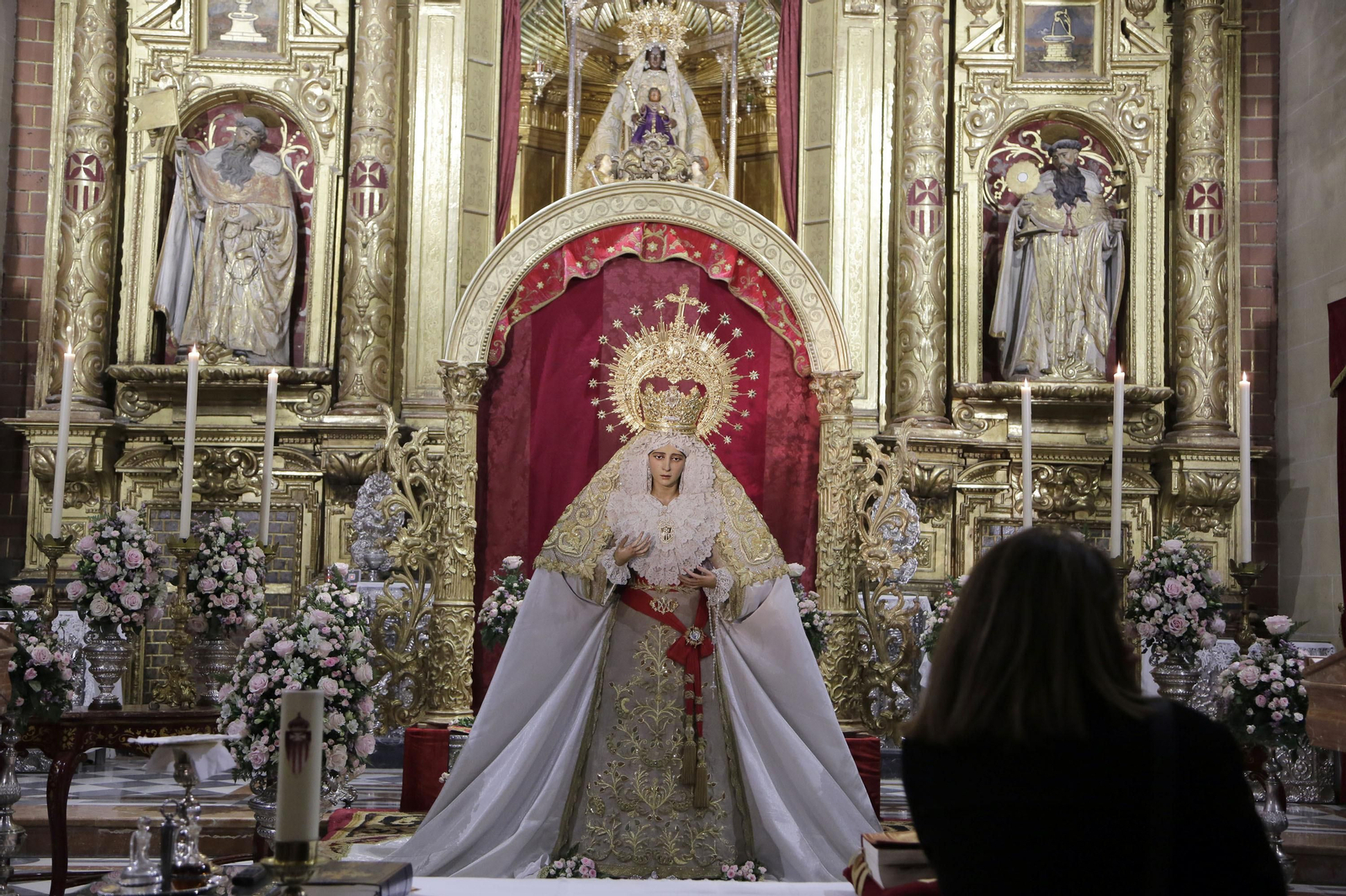 Momentos de los besamanos y besapies de este domingo de Pregón