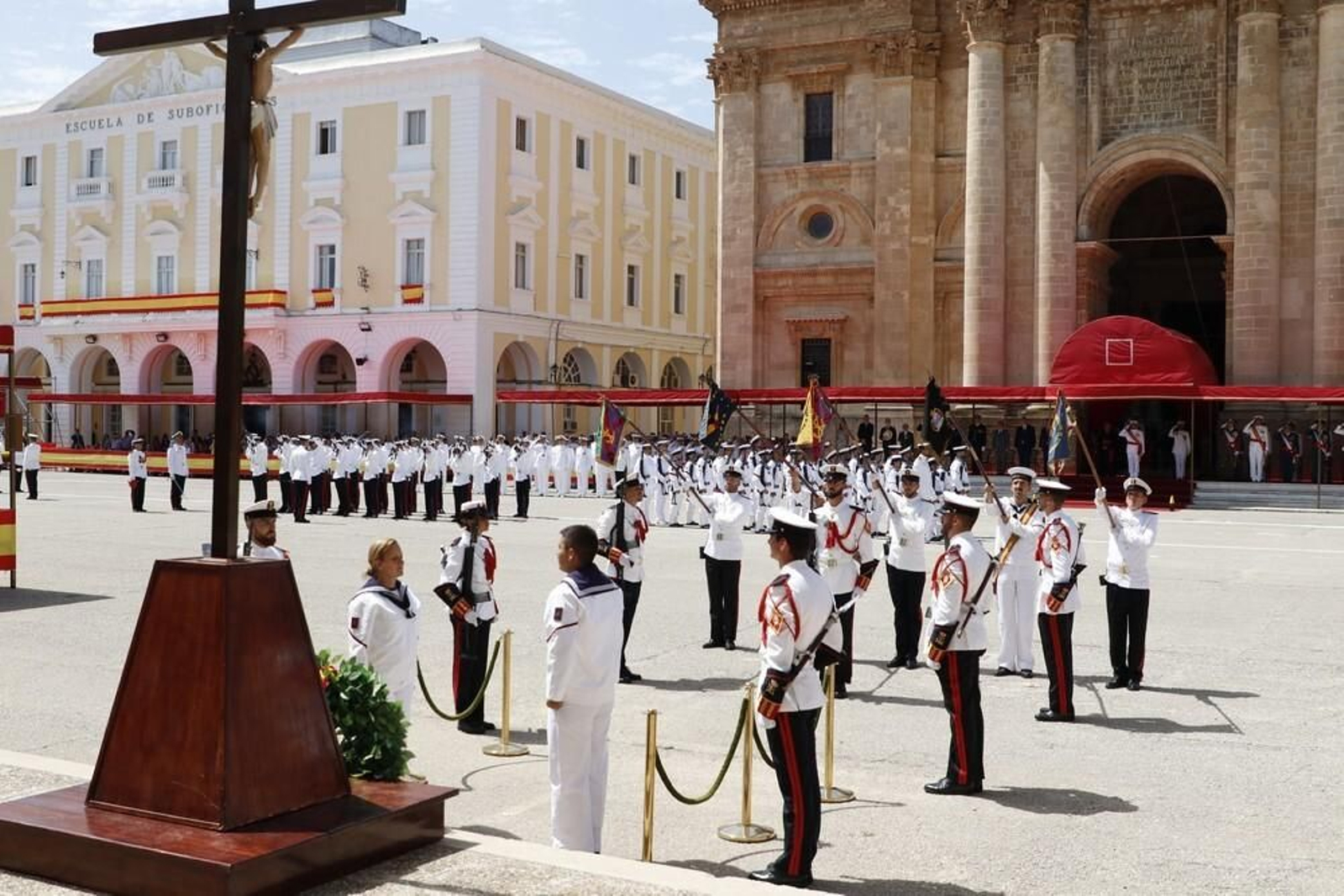 Las imágenes de los actos celebrados por la Armada en San Fernando en el Día del Carmen