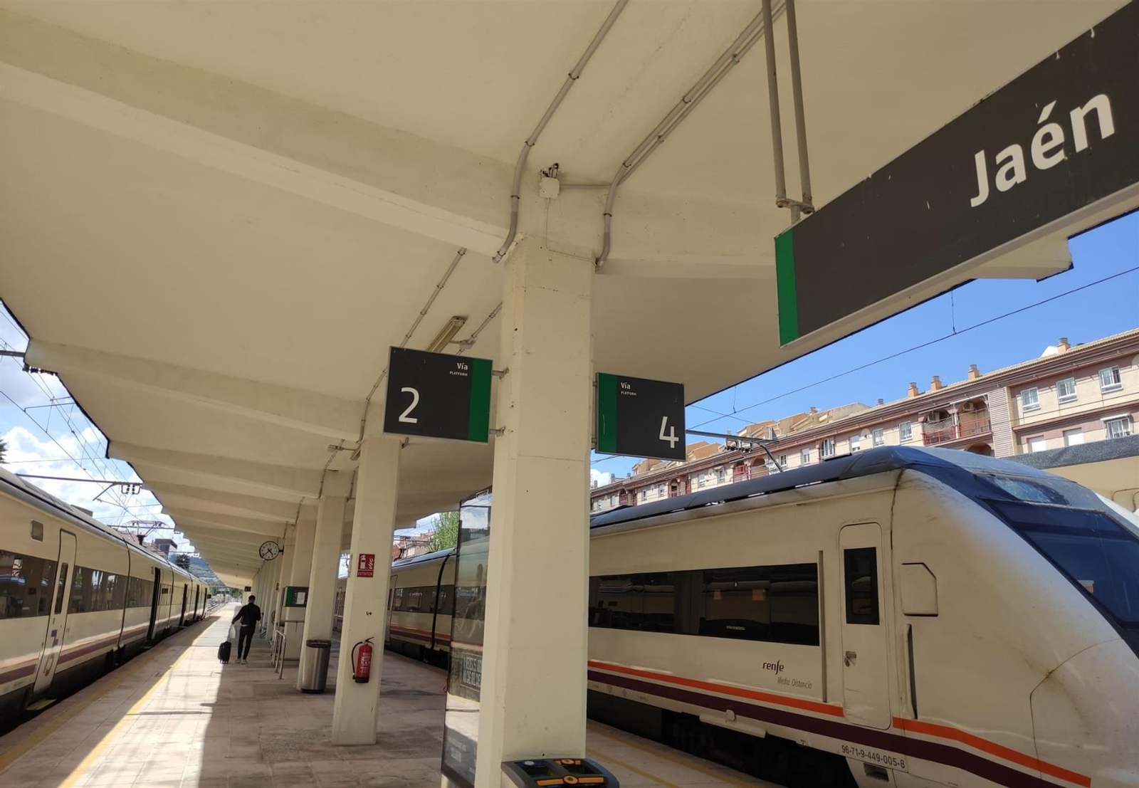 Medio centenar de pasajeros se quedan en tierra en la estación de Jaén debido a un nuevo incidente Medio centenar de pasajeros se quedan en tierra en la estación de Jaén debido a un nuevo incidente