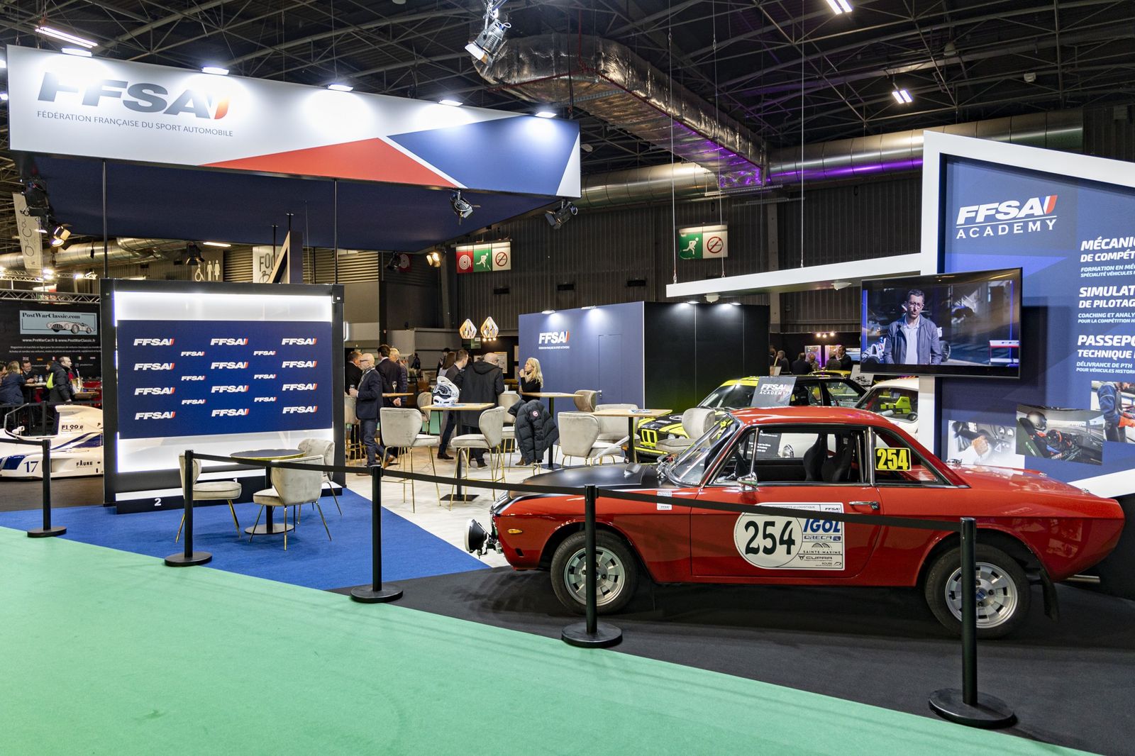 Los increíbles coches clásicos de la Retromobile 2024