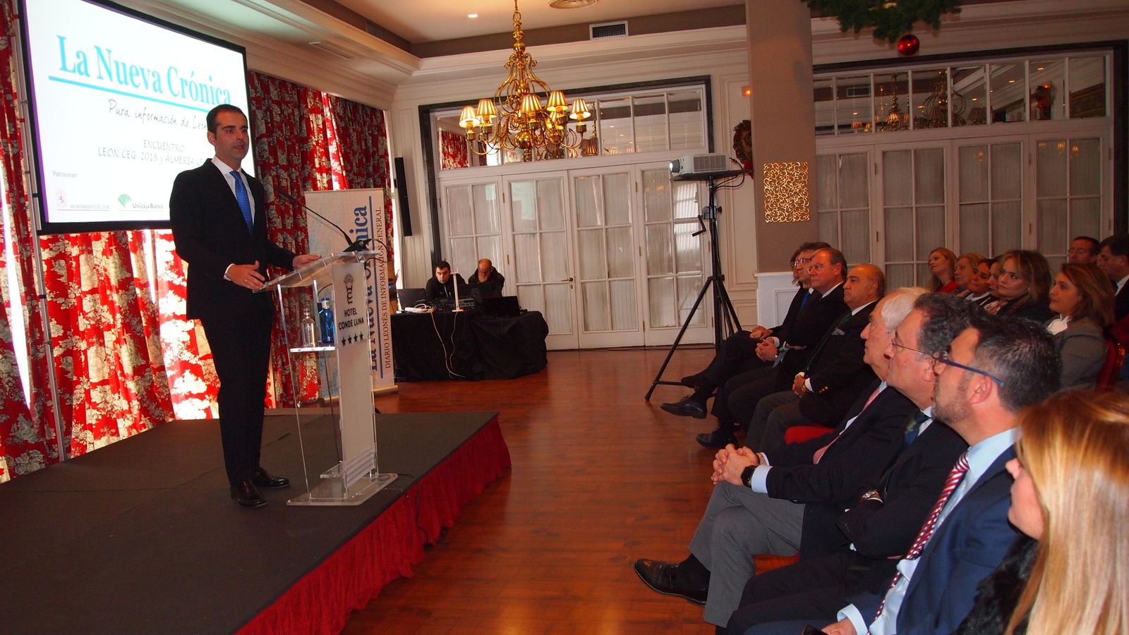El alcalde de Almería durante su intervención en el hotel Conde Luna de León