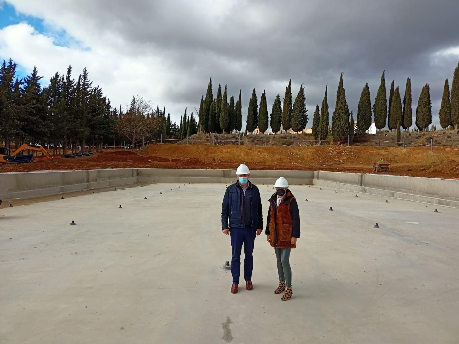 Carlos Mirasol junto a la alcaldesa de Ronda.