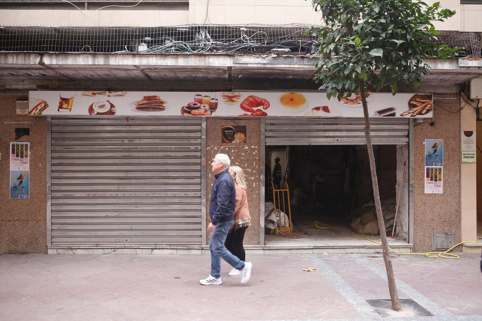 El antiguo local de la cafetería 'Okay' en la calle Ancha, en obras para albergar otra óptica.