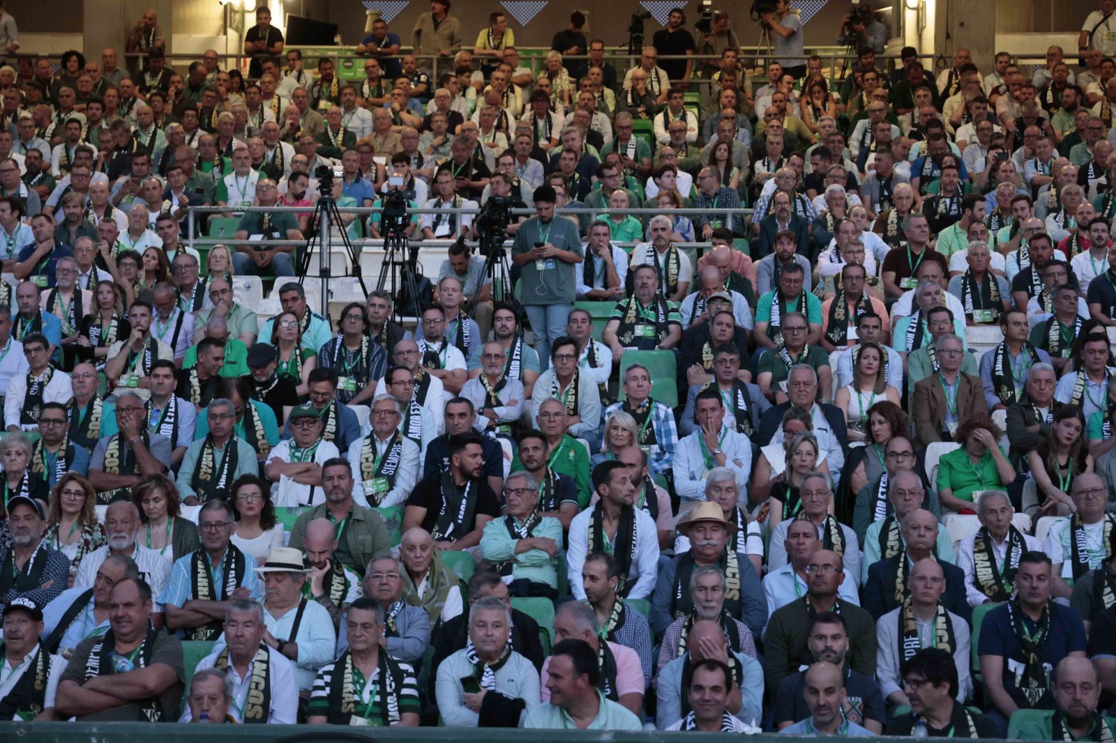 Búscate en el acto Siempre Verdiblancos