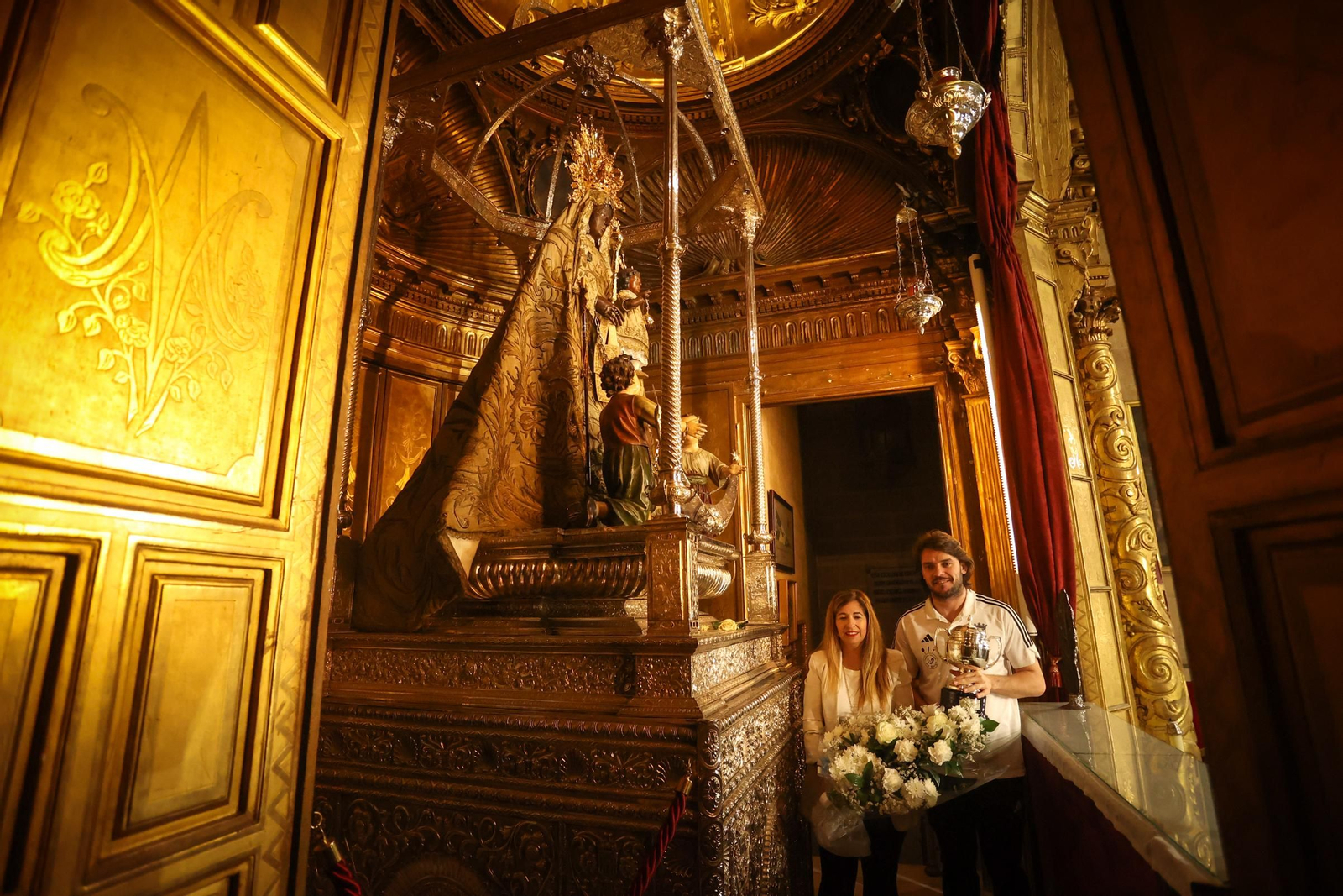Imágenes de la ofrenda del Xerez CD a la Patrona