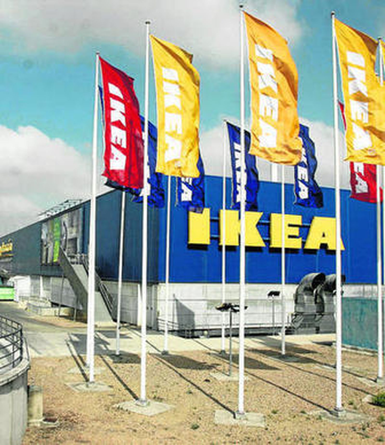 Exterior de la tienda de la multinacional sueca en Castilleja de la Cuesta.