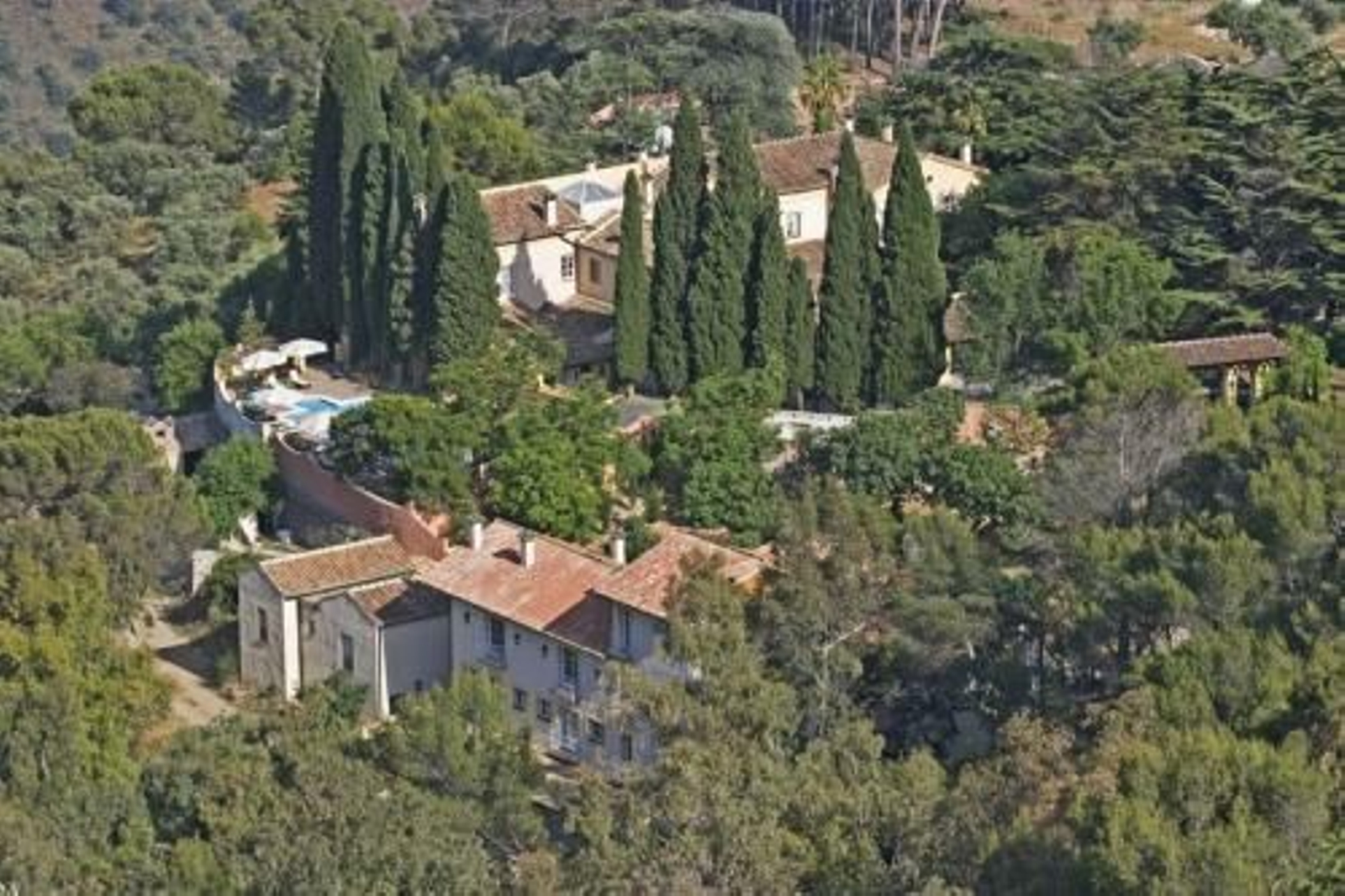 Vista aérea de las instalaciones del hotel, en los Montes de Málaga.
