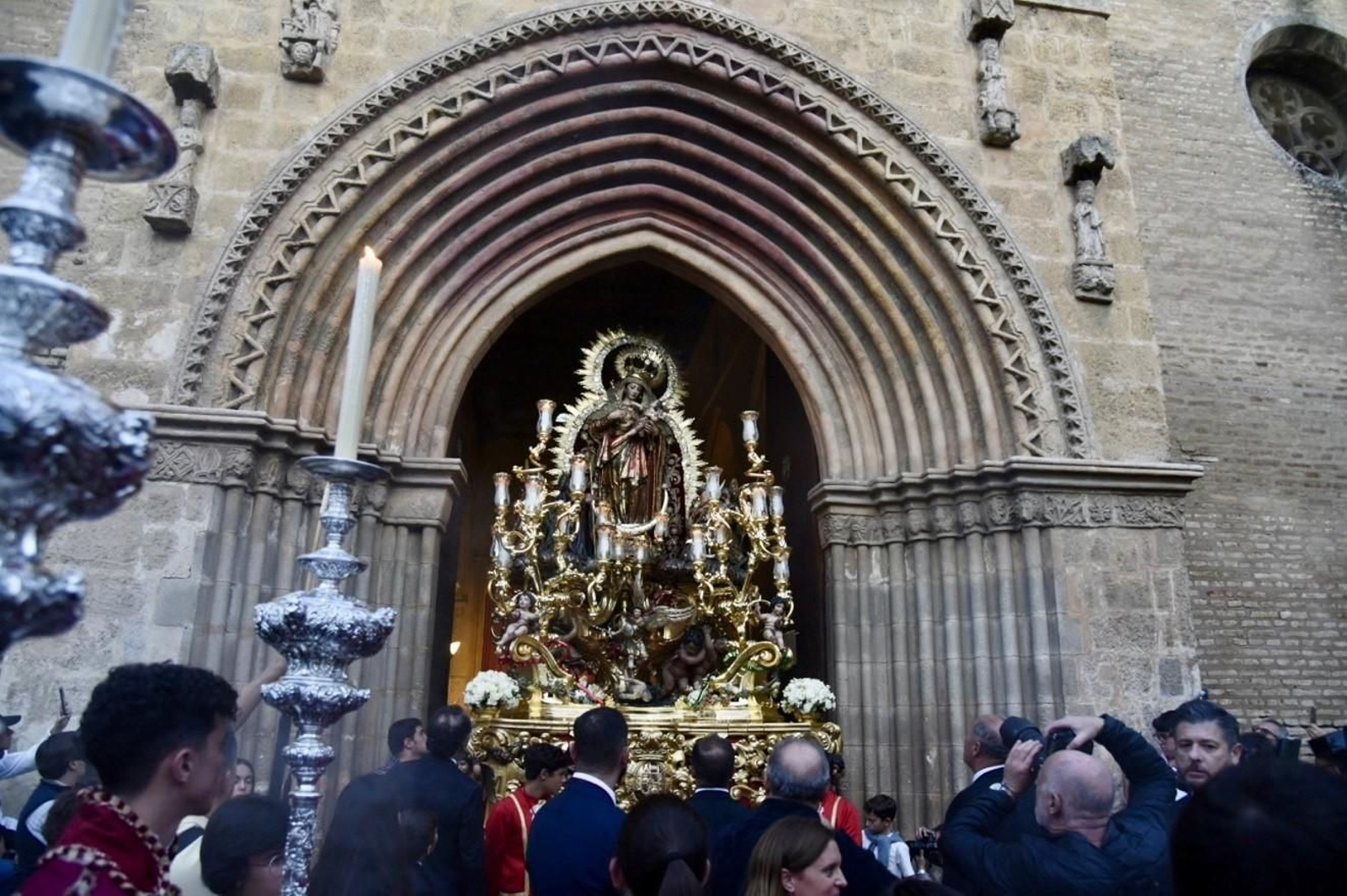 La Reina de Todos los Santos en su última salida procesional.