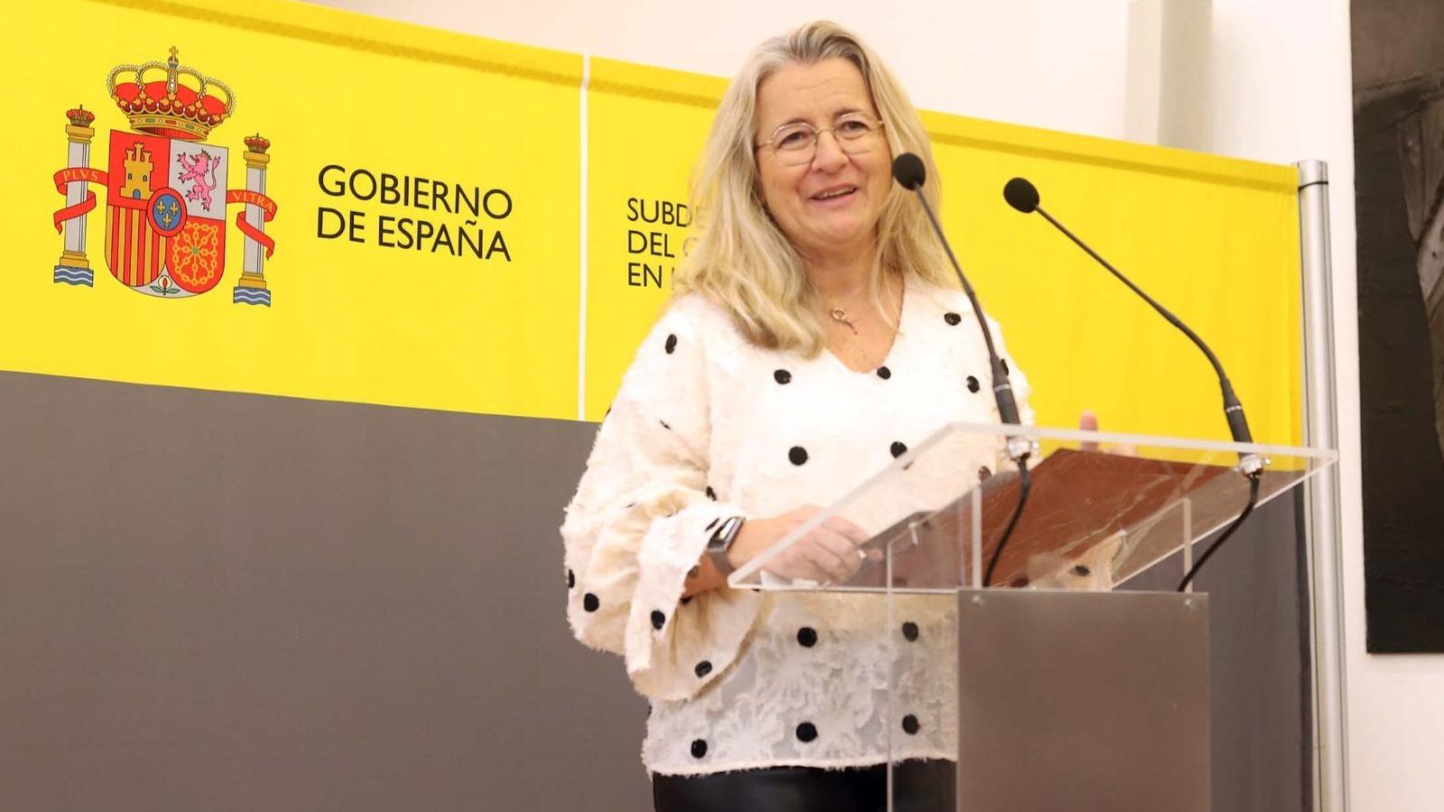 Adelaida Mellado, gerente de Huelva Información, ha presentado al Club homenajeado en el Aniversario de la Constitución