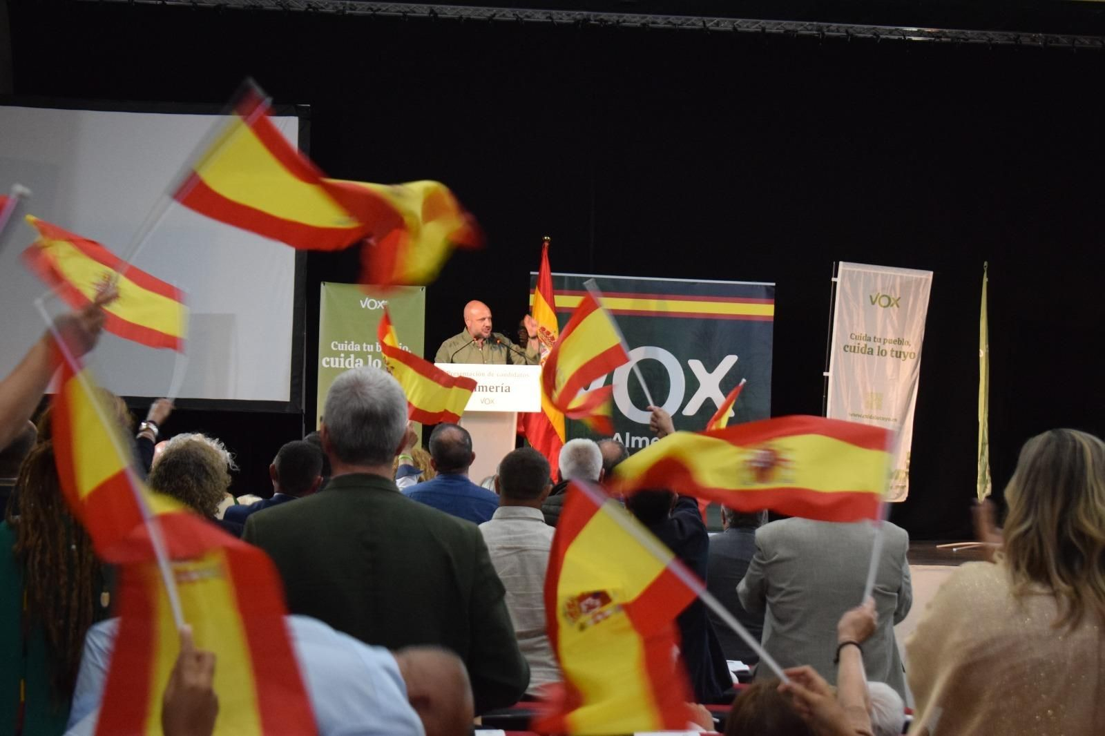 Los candidatos de VOX presentan sus proyectos en un gran acto al acuden cientos de simpatizantes y afiliados