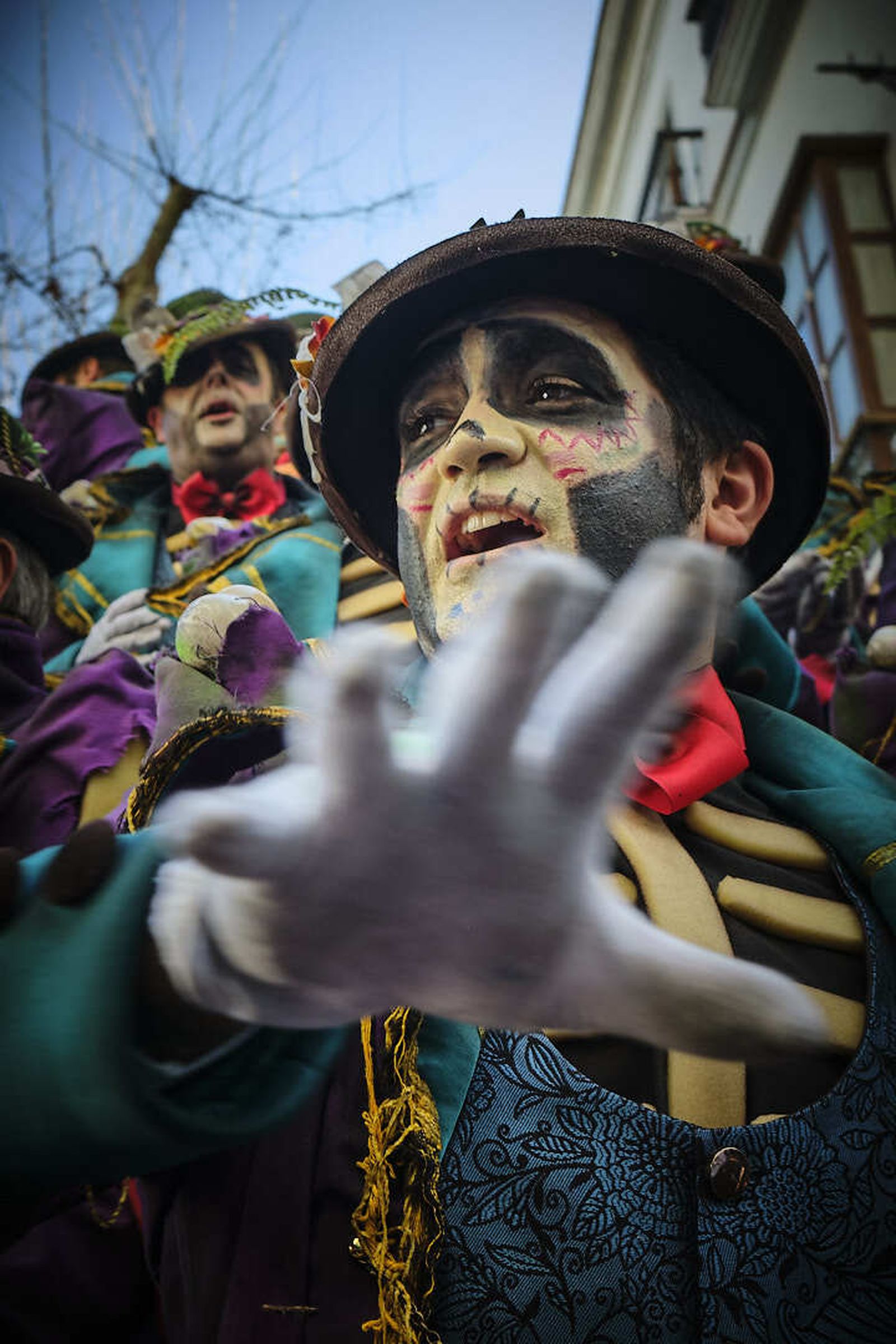 El primer premio de coros del COAC, cantando en plaza Mina.