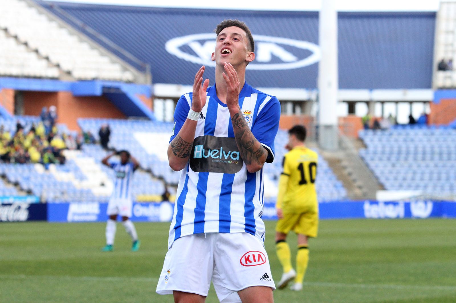 David Segura se lamenta durante un encuentro del Recre en Huelva.