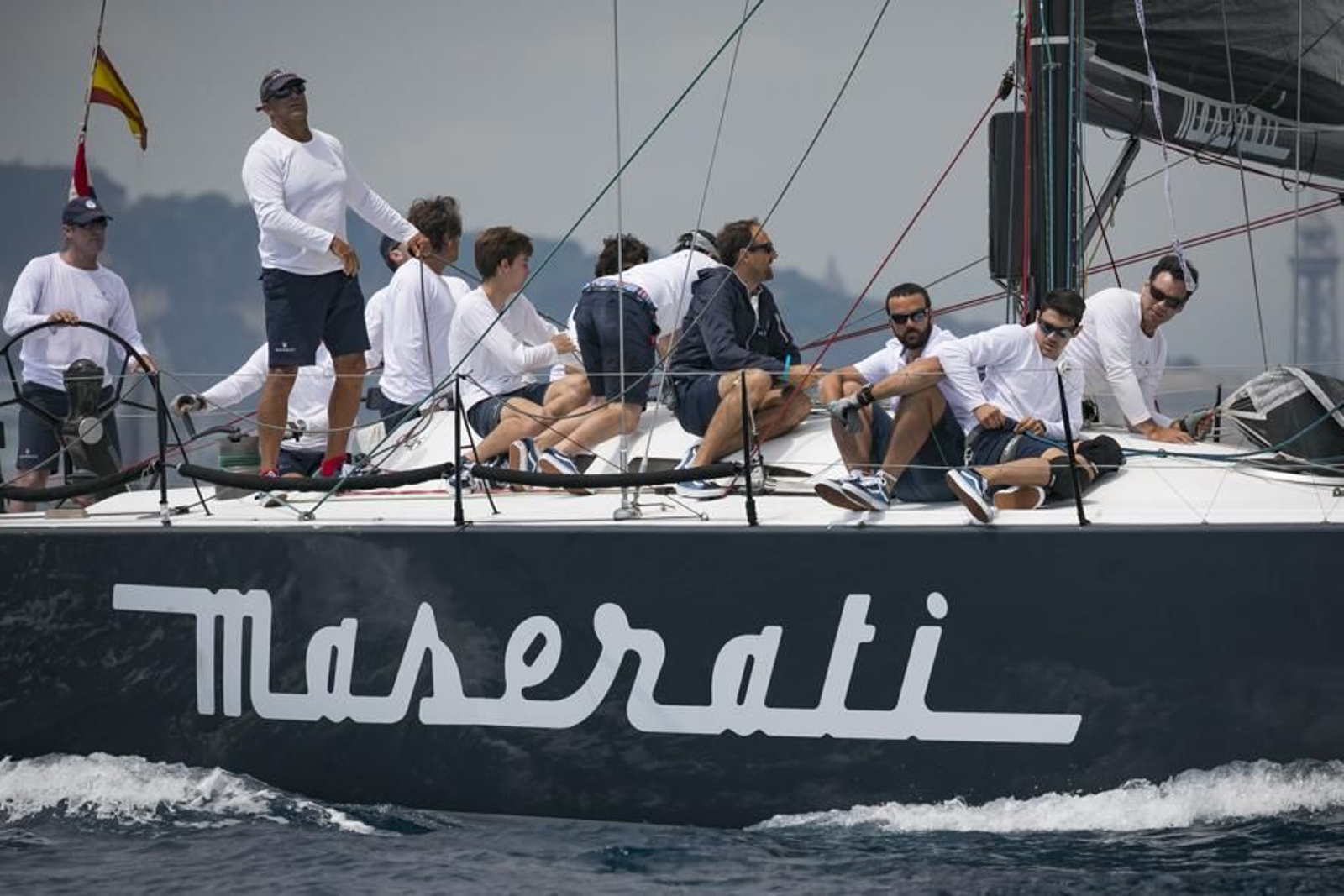 La tripulación del 'Maserati', en plena navegación en popa durante la segunda jornada del 44º Conde de Godó.