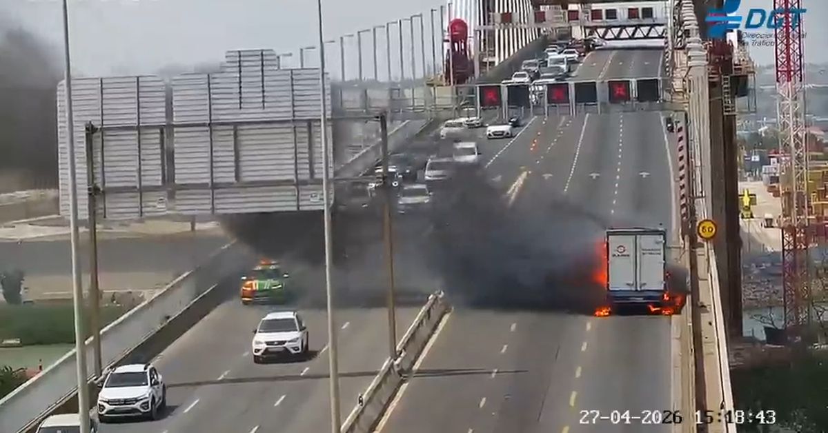 Corte total de un sentido en el puente del Centenario por un incendio