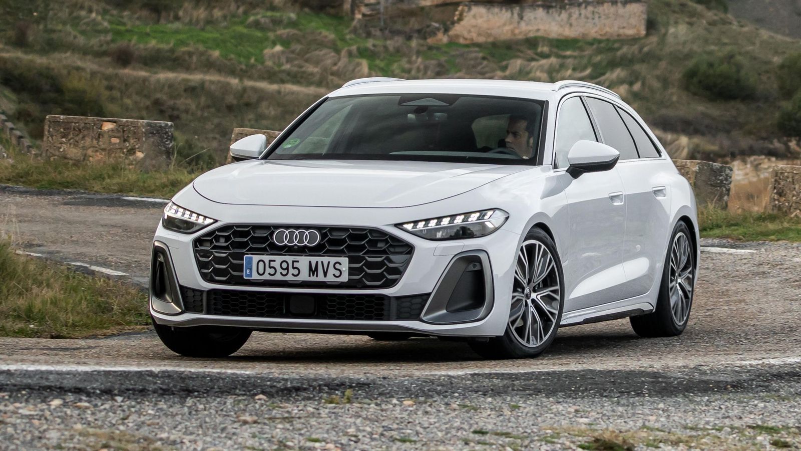 La precisión de la dirección y la agilidad que demuestra este Audi en curva son buenos aliados para moverse a ritmo vivo más allá de las vías rápidas.