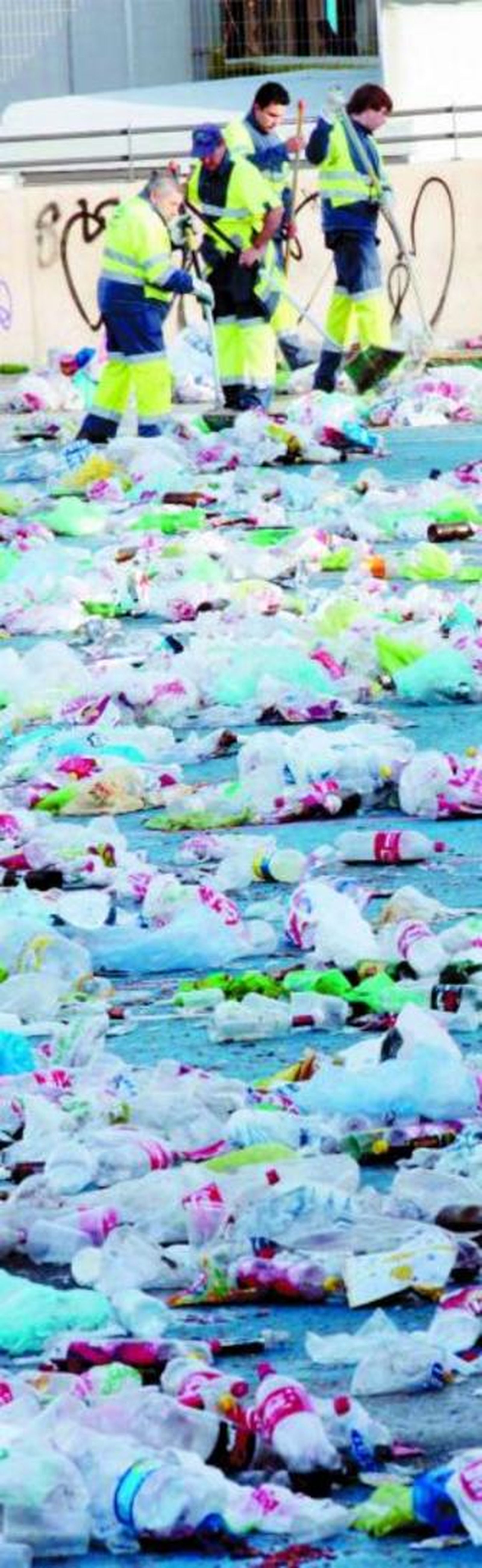 El botellódromo volvió a la normalidad a las 10.00 horas de ayer.
