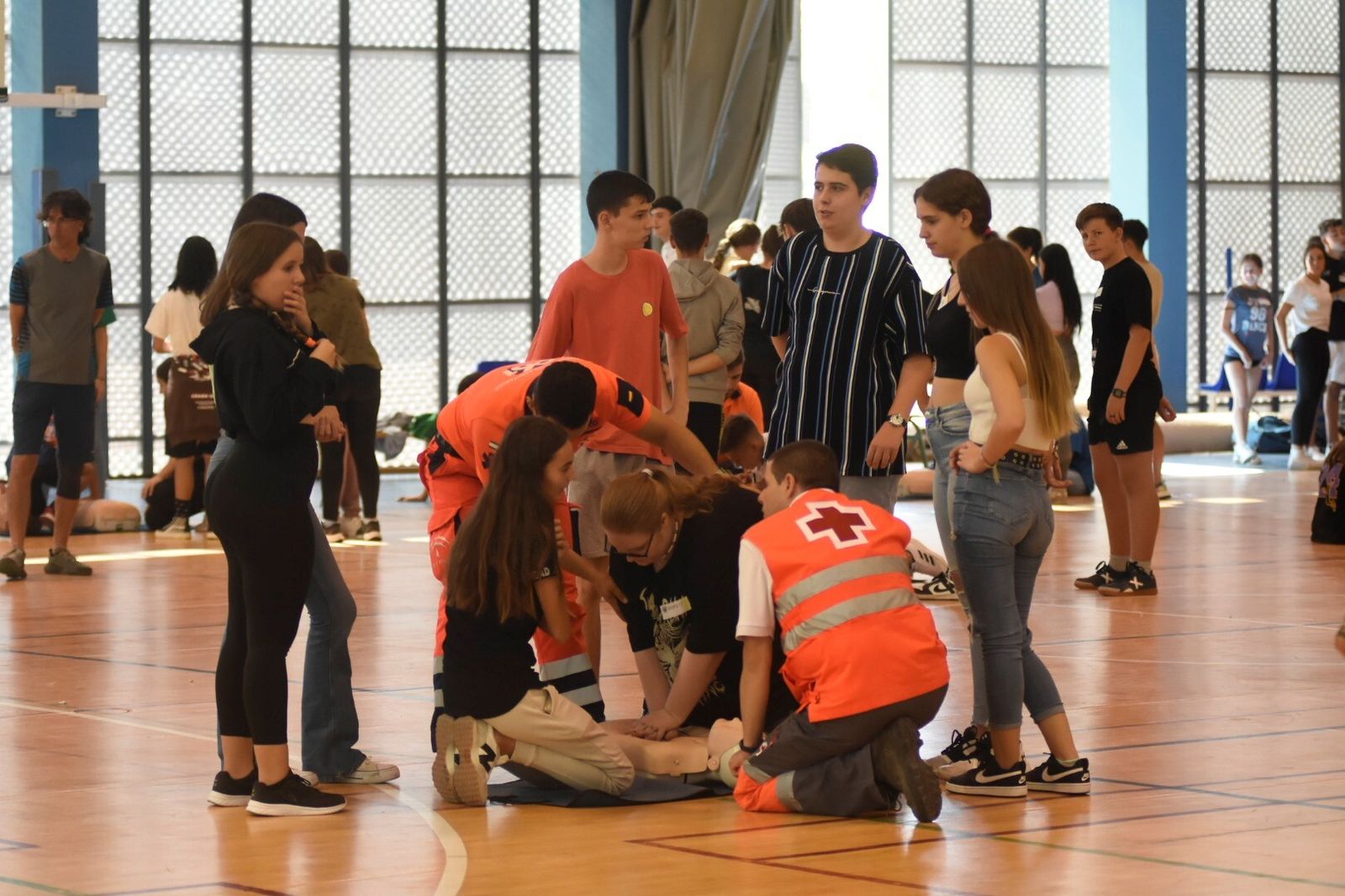 Las jornadas de formación en reanimación cardiopulmonar celebradas en el instituto Fidiana de Córdoba, en imágenes