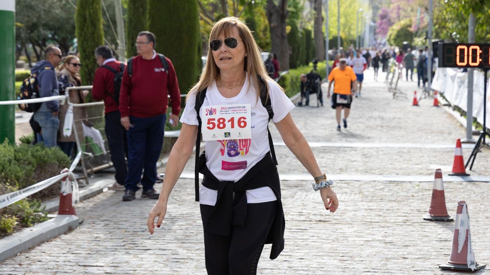 Más de 2.100 participantes corren para promover la salud en Jaén, en imágenes (1)