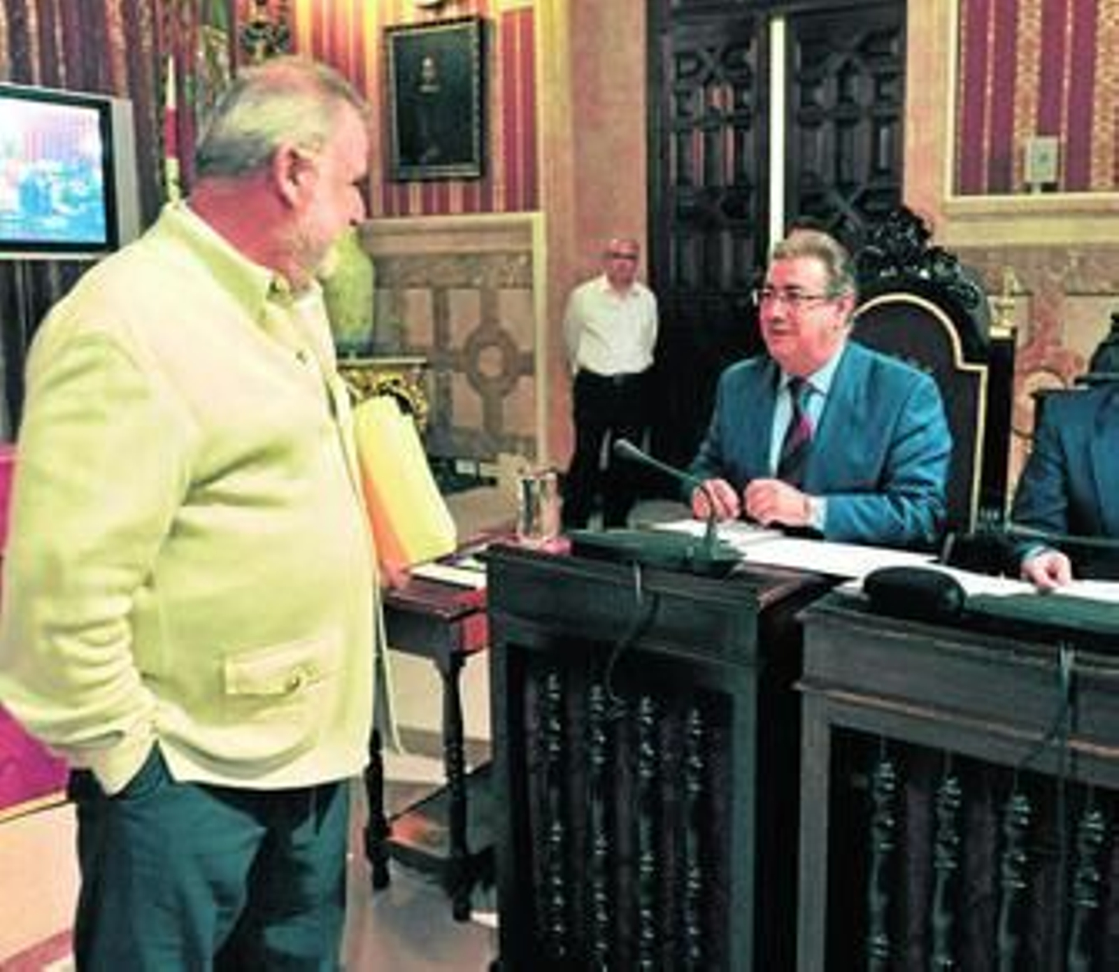 El alcalde, Juan Ignacio Zoido, y el portavoz de IU, Antonio Rodrigo Torrijos.