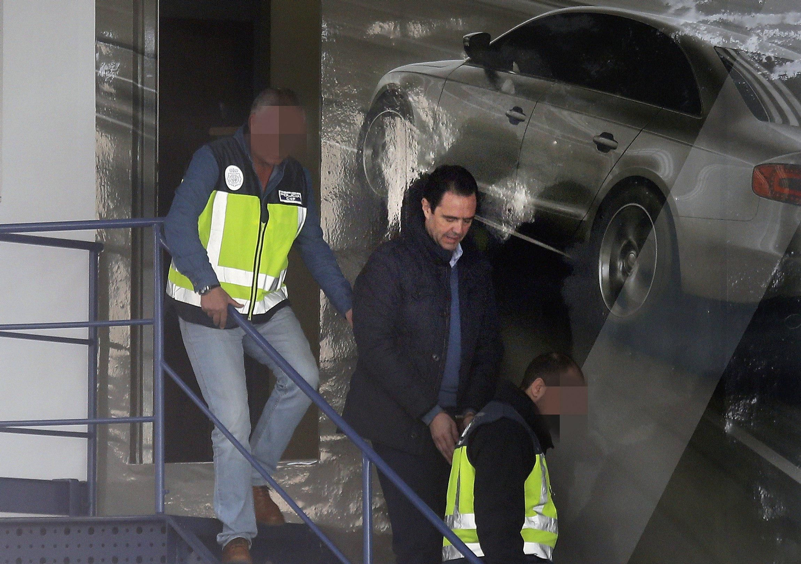 En el centro, Miguel López, yerno de la viuda del ex presidente de la CAM.