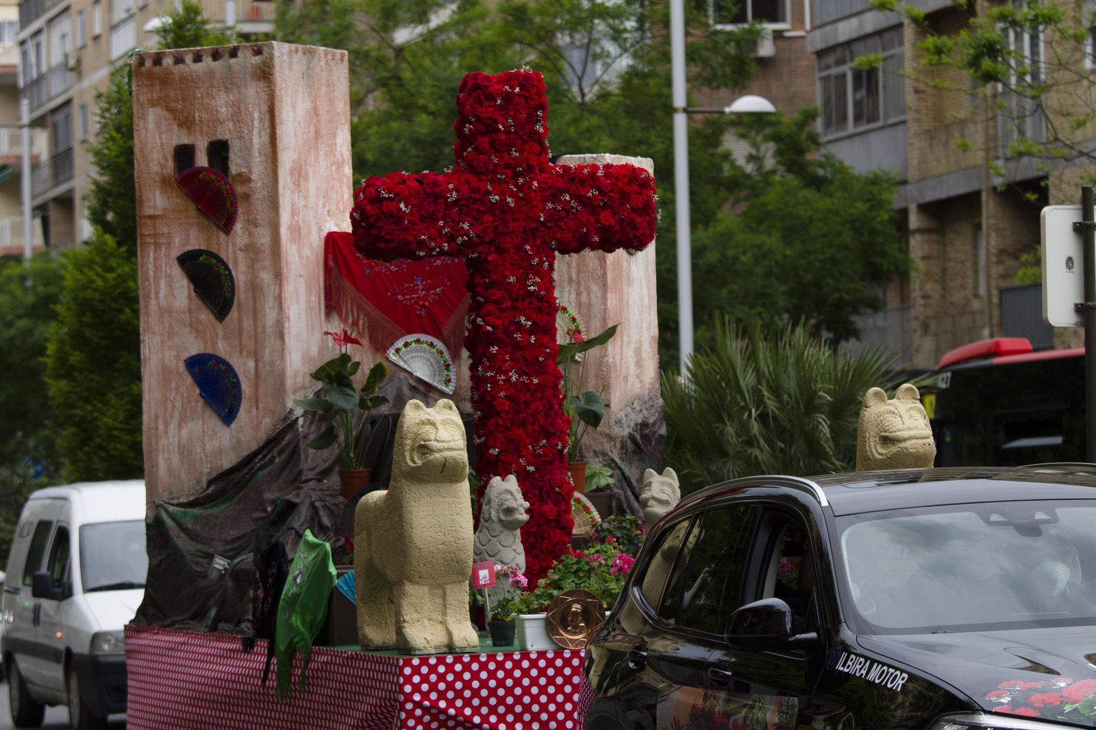 Fotos: Granada se queda con las ganas de más Día de la Cruz por la tarde