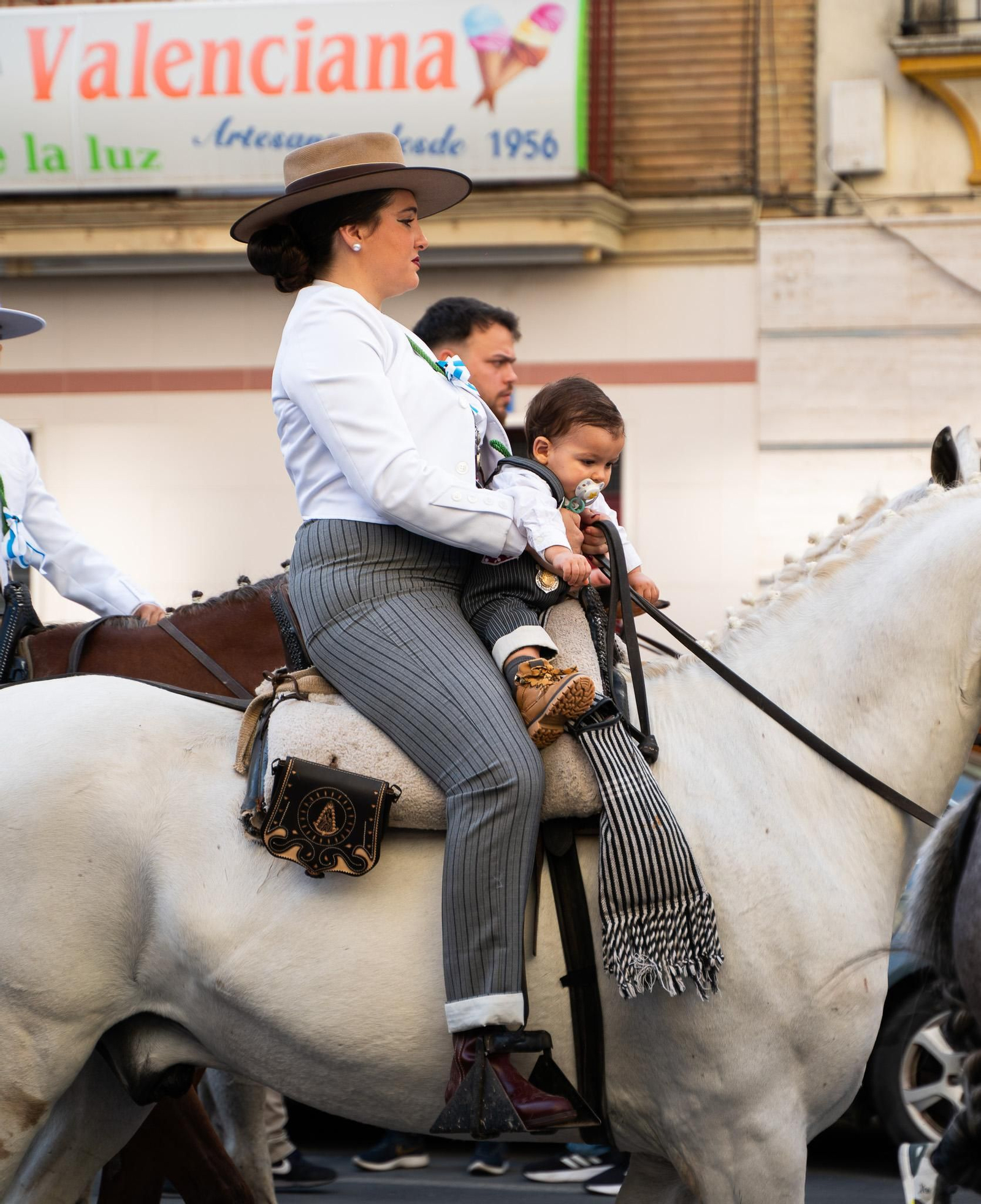 El Rocío 2025: Búscate en la salida de la Hermandad de Huelva este jueves por las calles de la ciudad