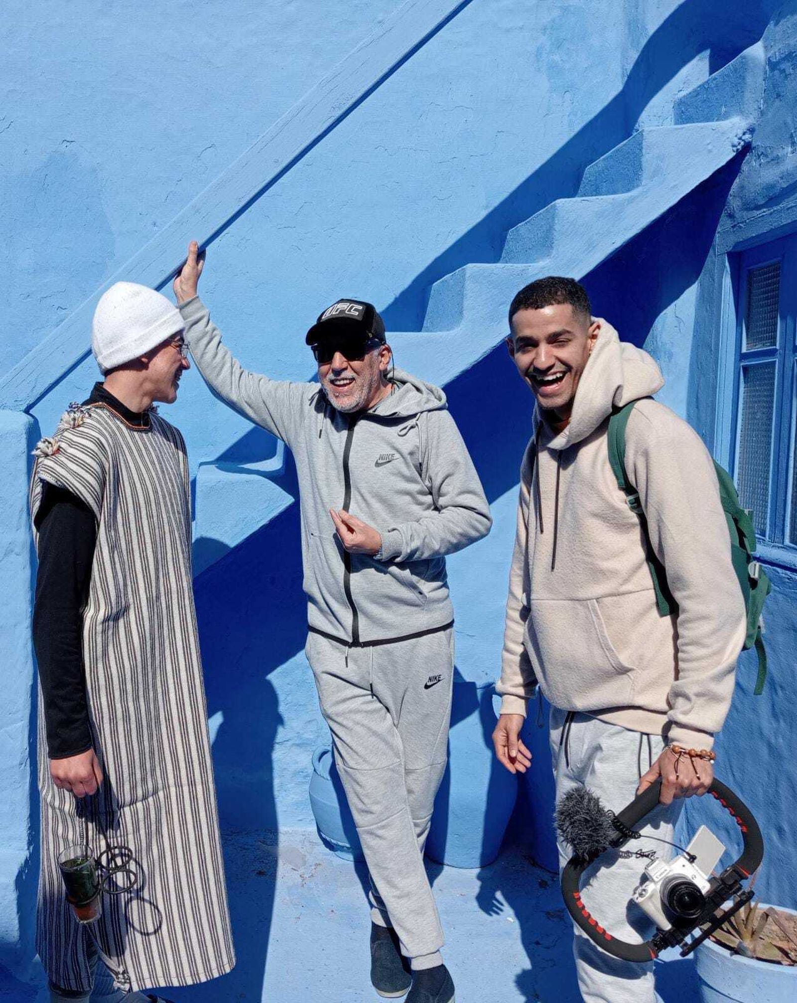 Ghali junto a los protagonistas de su nuevo proyecto.