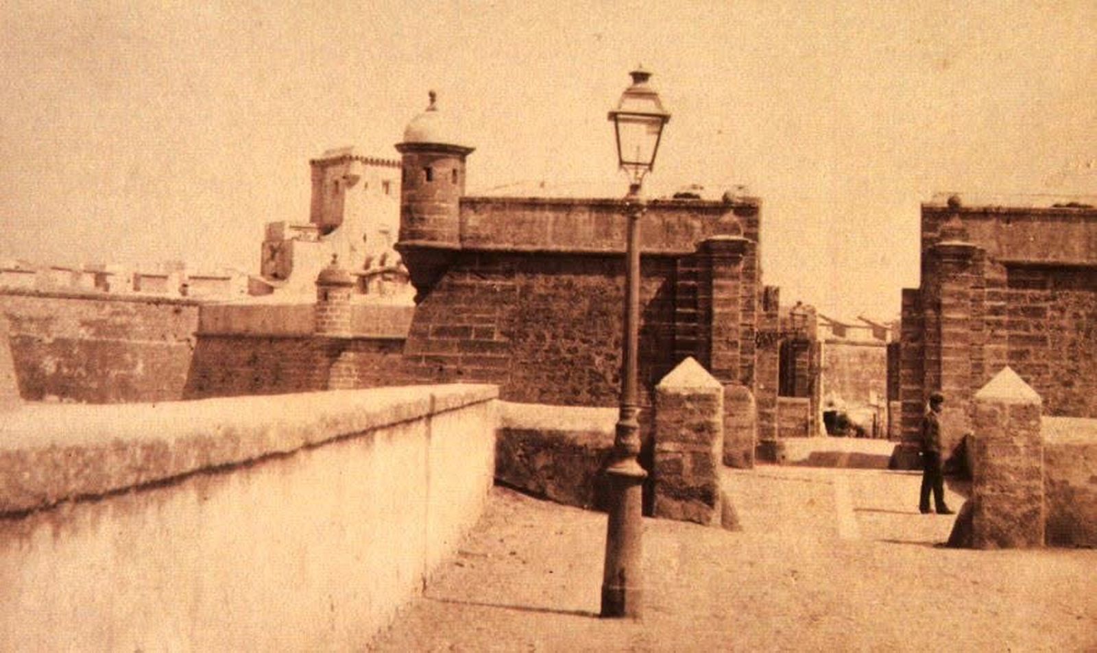 Entrada por los glacis