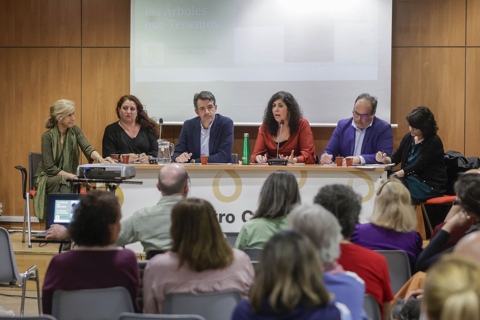 De izqda. a dcha., Valle López-Tello, Clara Isabel Márquez, Fernando Pavón, Sandra Heredia y Juan Antonio Ruiz Macías.
