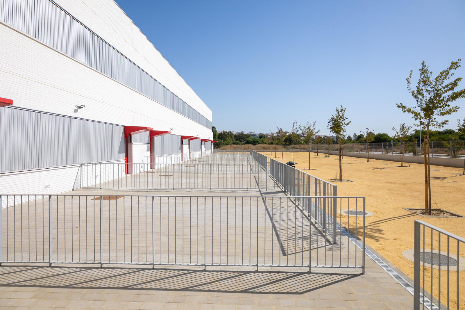 Un recorrido en imágenes por el interior del nuevo colegio del Ensanche Sur en Huelva