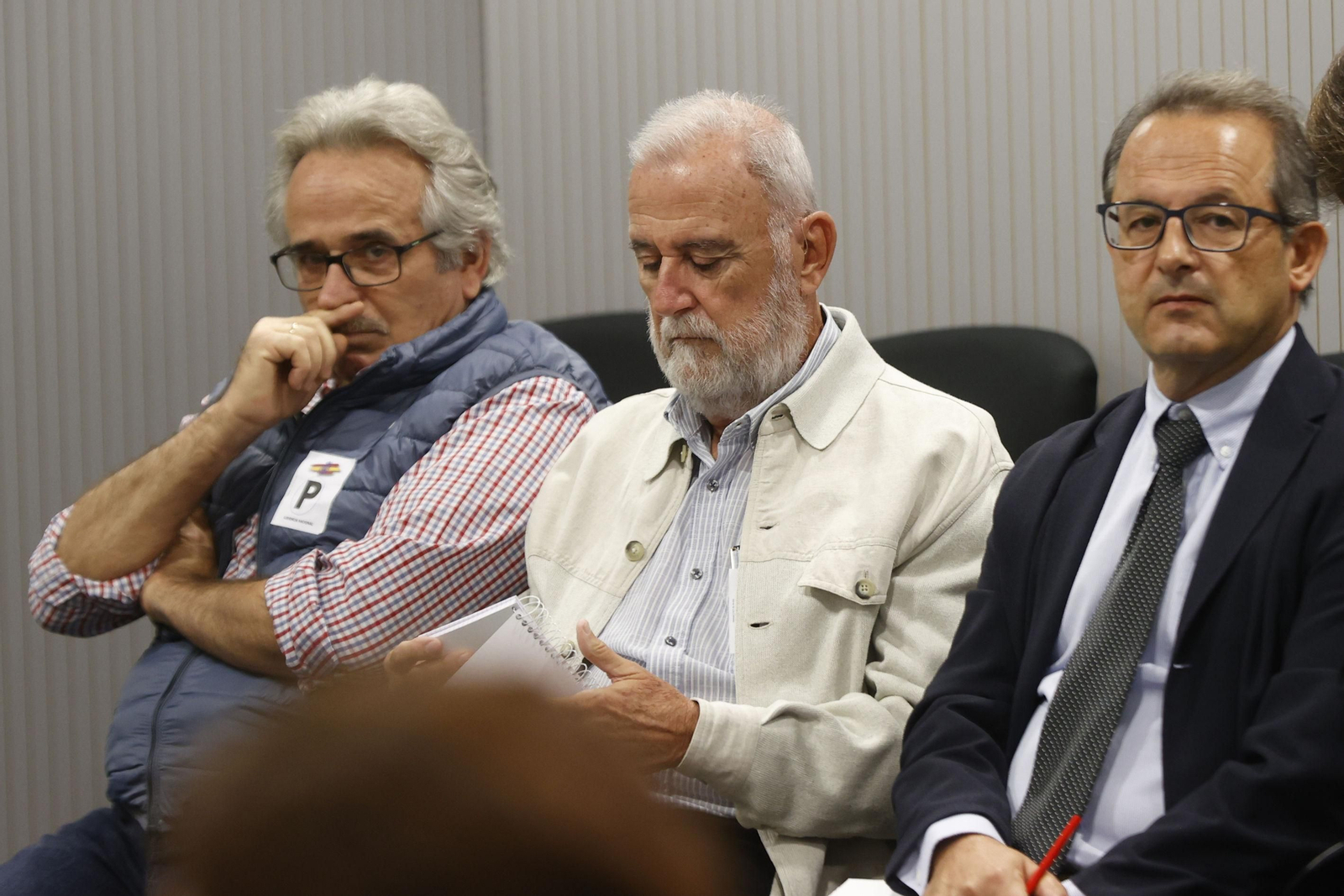 El ex portavoz municipal de IU  Antonio Rodrigo Torrijos, en el centro, junto a Antonio Miguel Ruiz Carmona y Joaquín Peña.