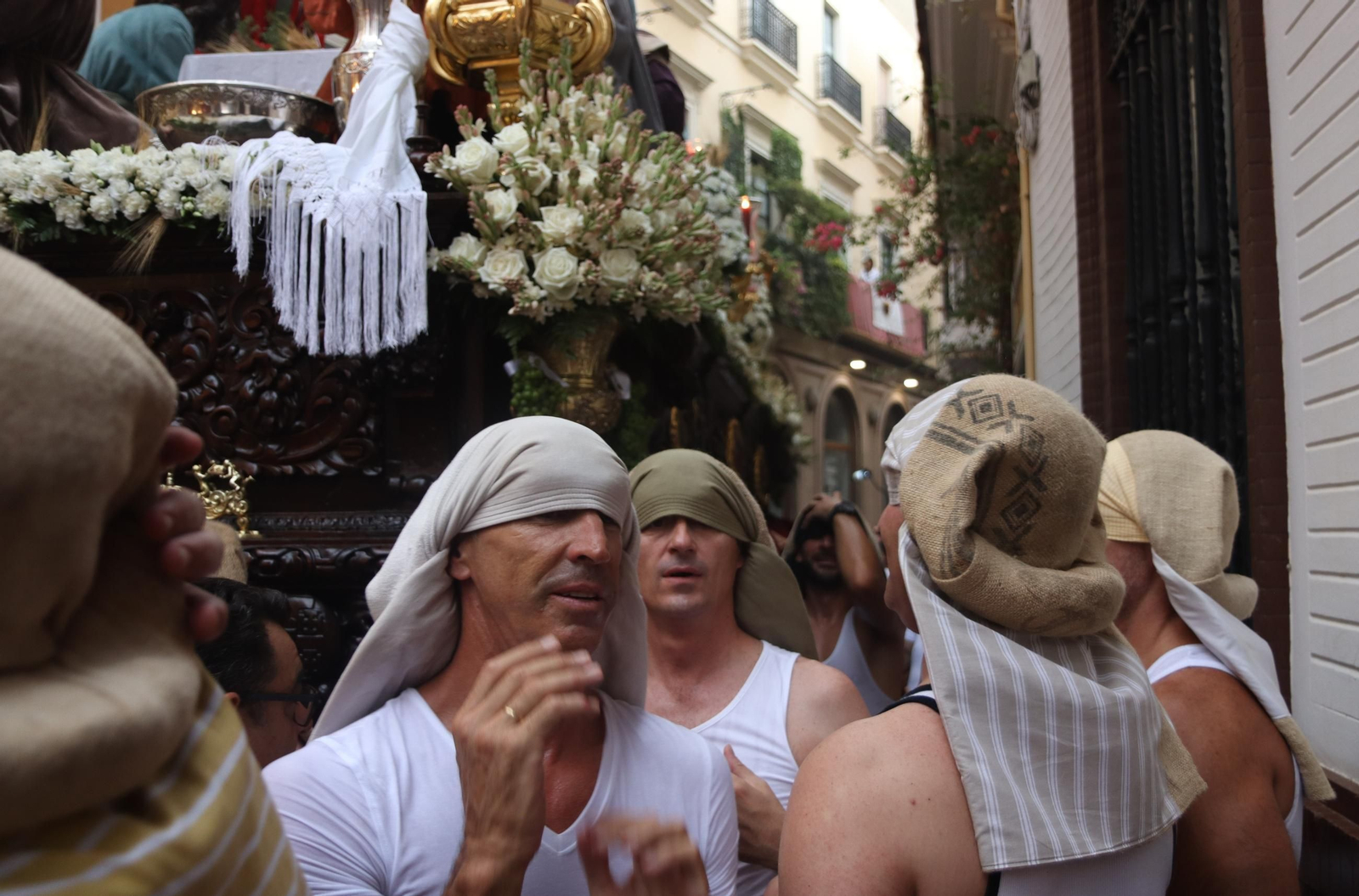 Traslado del misterio de la Cena al Palacio Arzobispal
