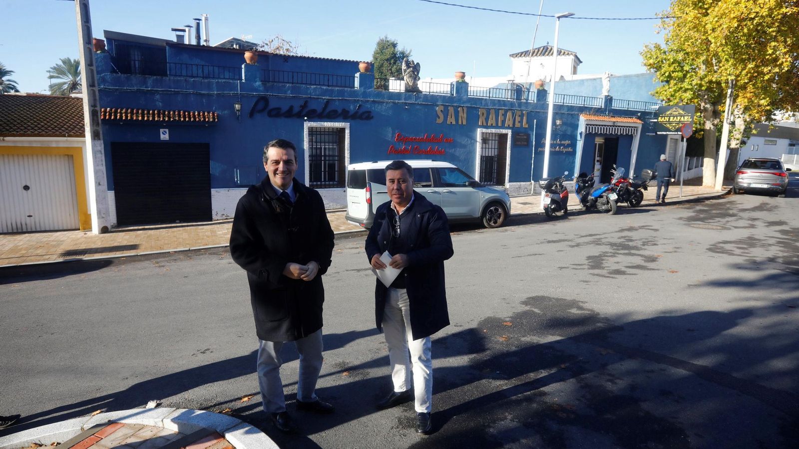 El alcalde de Córdoba, José María Bellido, junto al delegado de Infraestructuras, Miguel Ruiz Madruga.