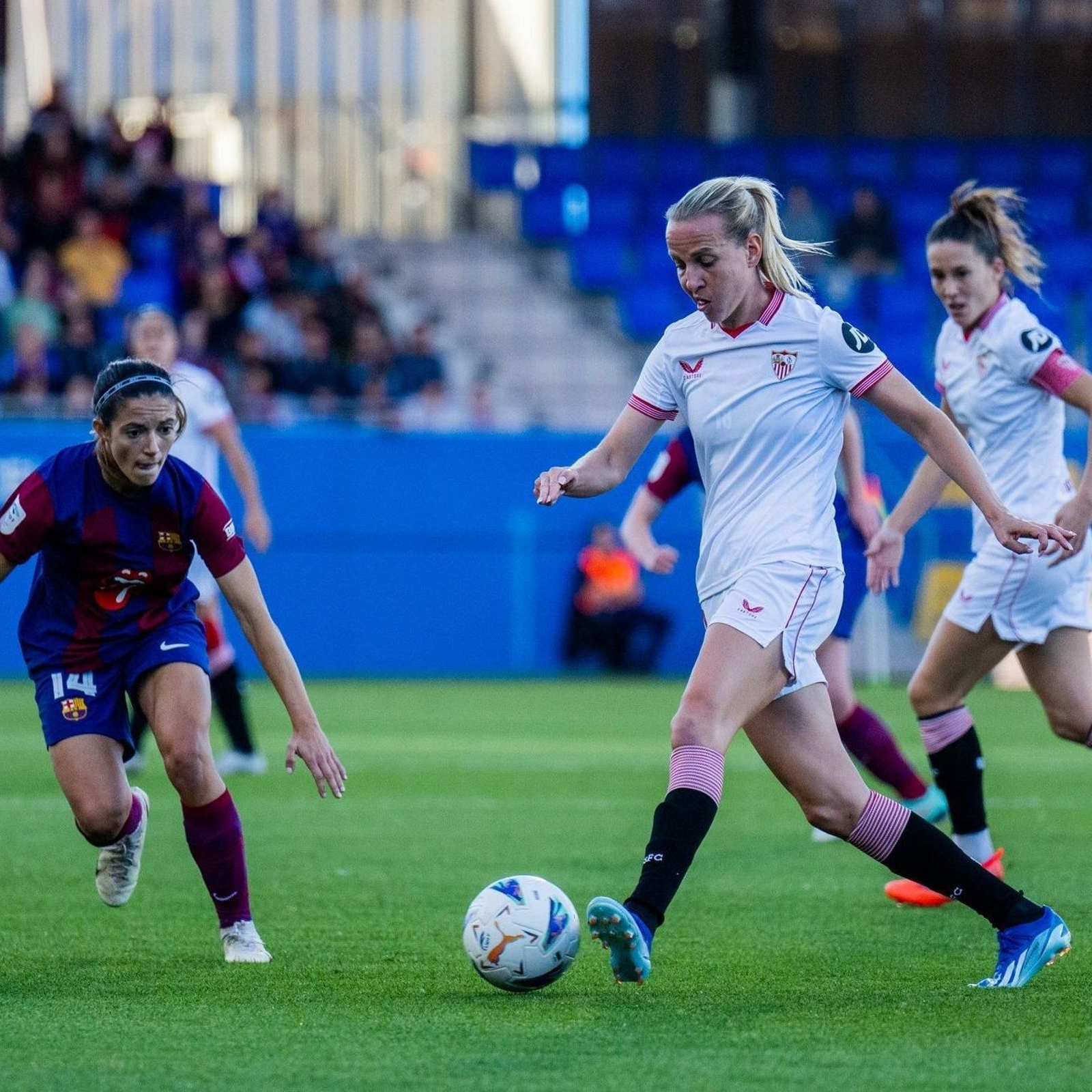 Un lance del encuentro del Sevilla ante el Barcelona.
