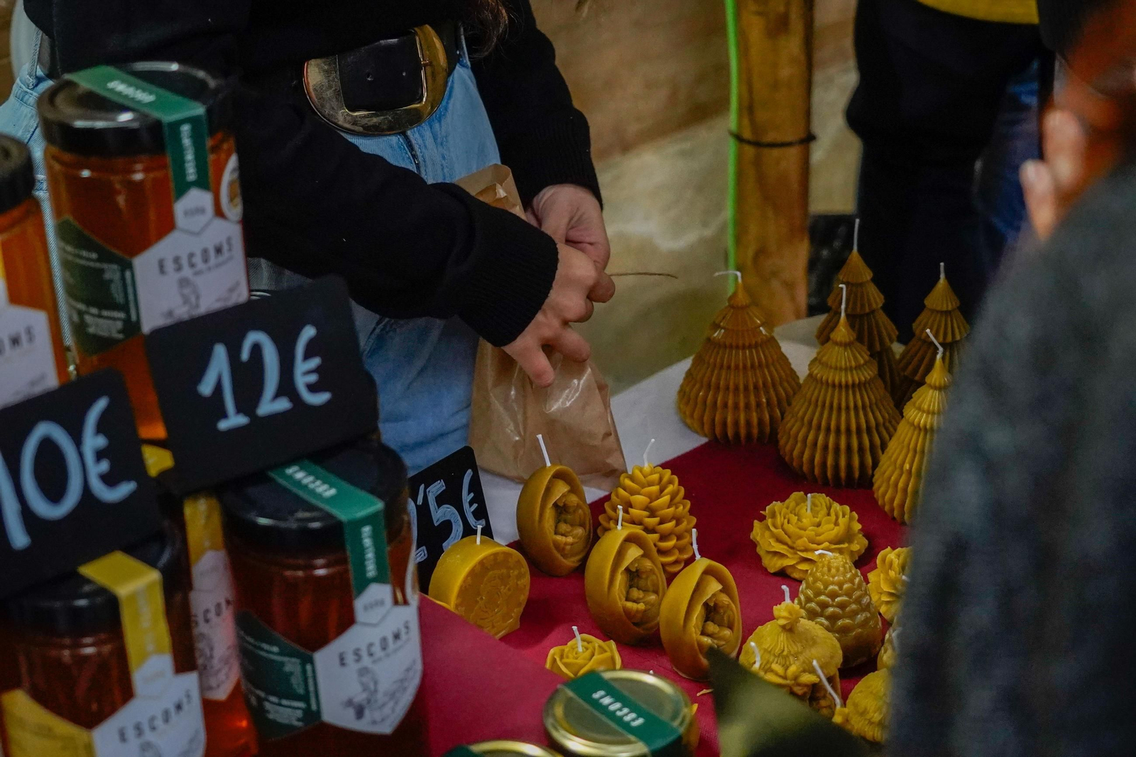 Imágenes de la inauguración del Belén y la XV&nbsp;Muestra de Dulces y Vinos Navideños de la provincia de Huelva en&nbsp;la&nbsp;Diputación