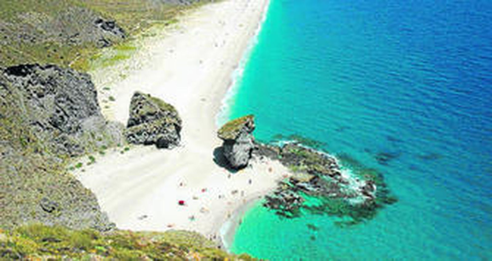 Playa de los Muertos, de Carboneras, una de las más espectaculares de la provincia de Almería.