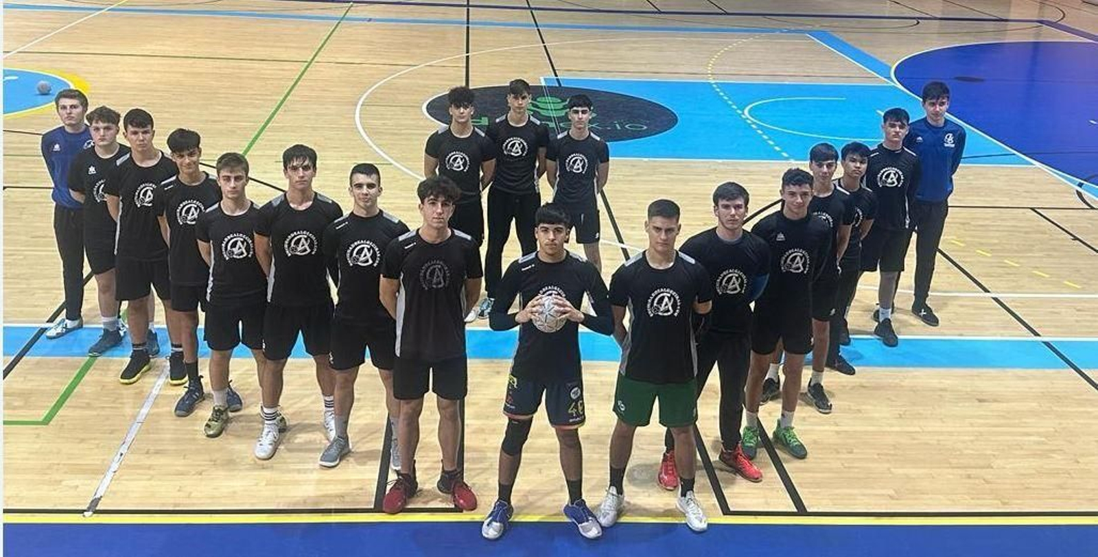 Los integrantes de los equipos juveniles del BM Ciudad de Algeciras