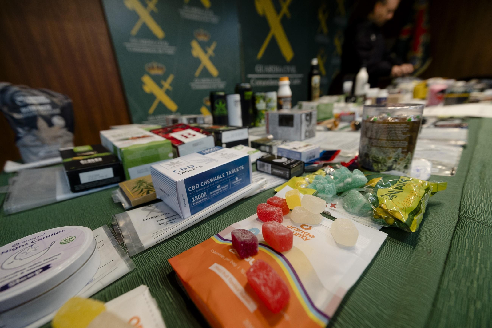 Las imágenes del material incautado por la Guardia Civil en la operación "sumiflor"