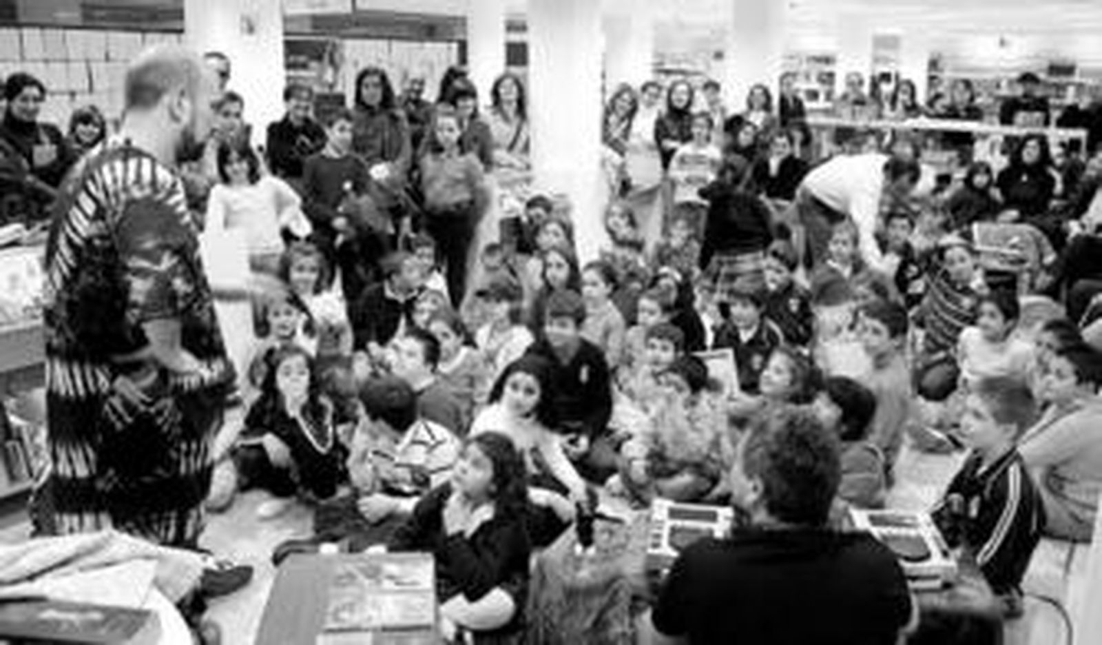 Piratas de Alejandría inauguraron con el taller 'La loca historia de las palabras' estas actividades interculturales.