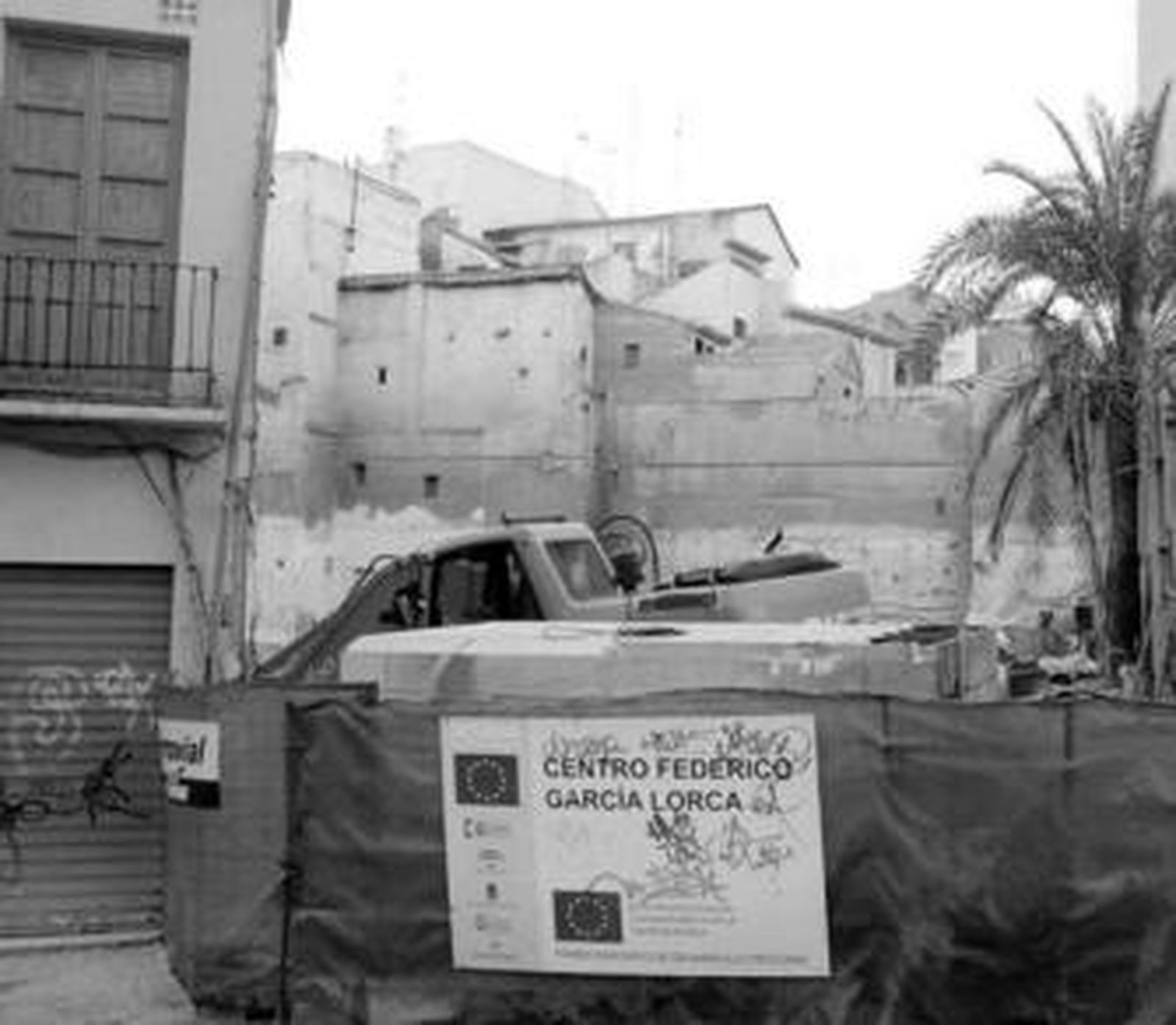 Las obras de La Romanilla, ayer, con las obras de cimentación a punto de concluir.